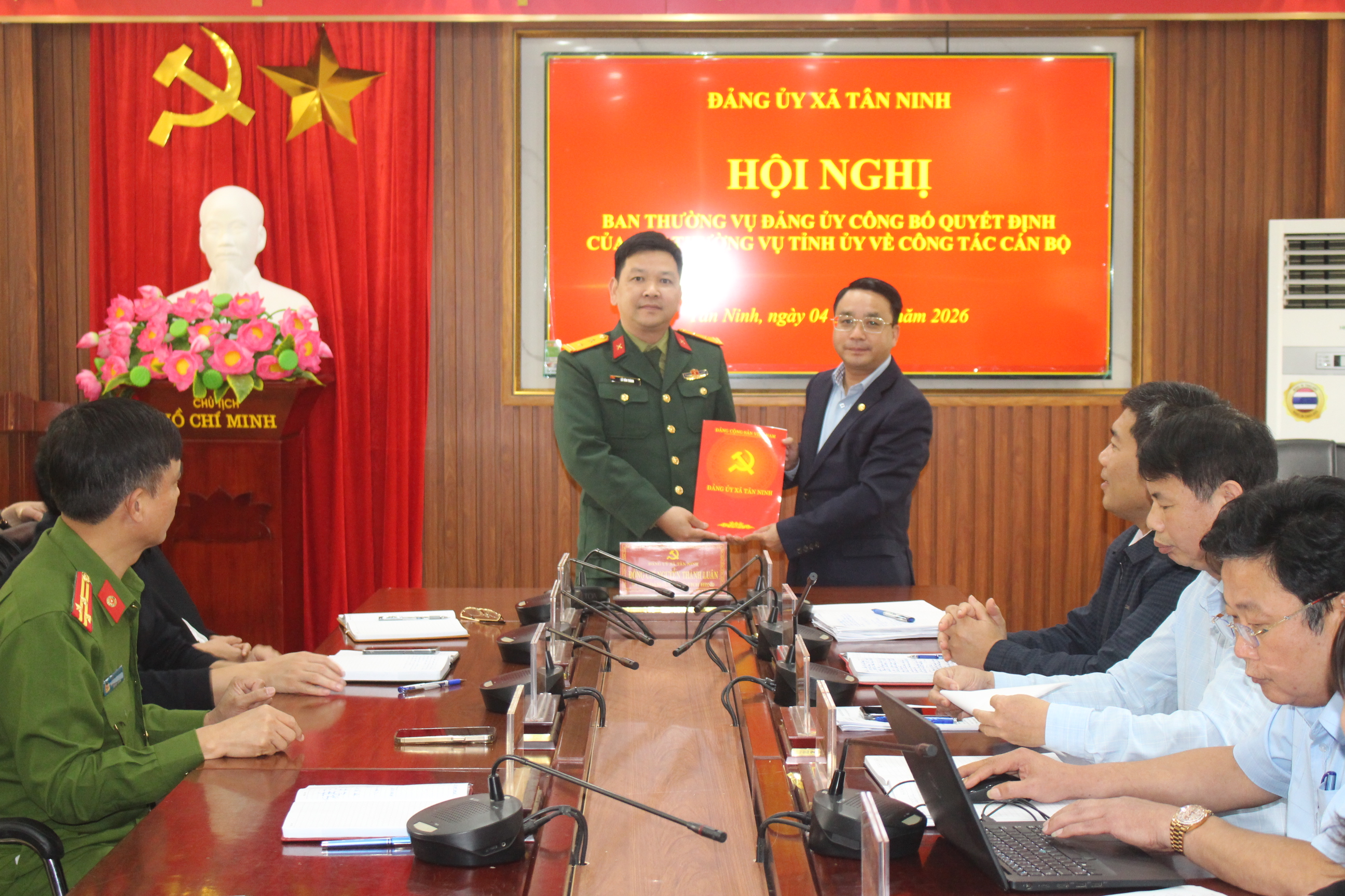Anh-tin-bai