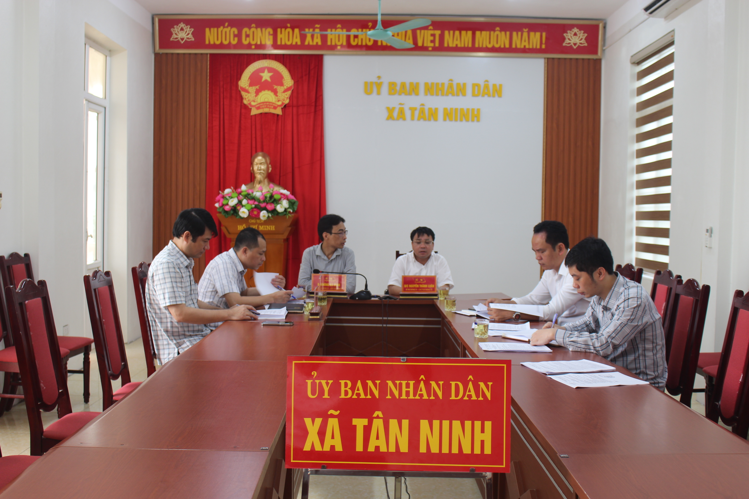 Anh-tin-bai