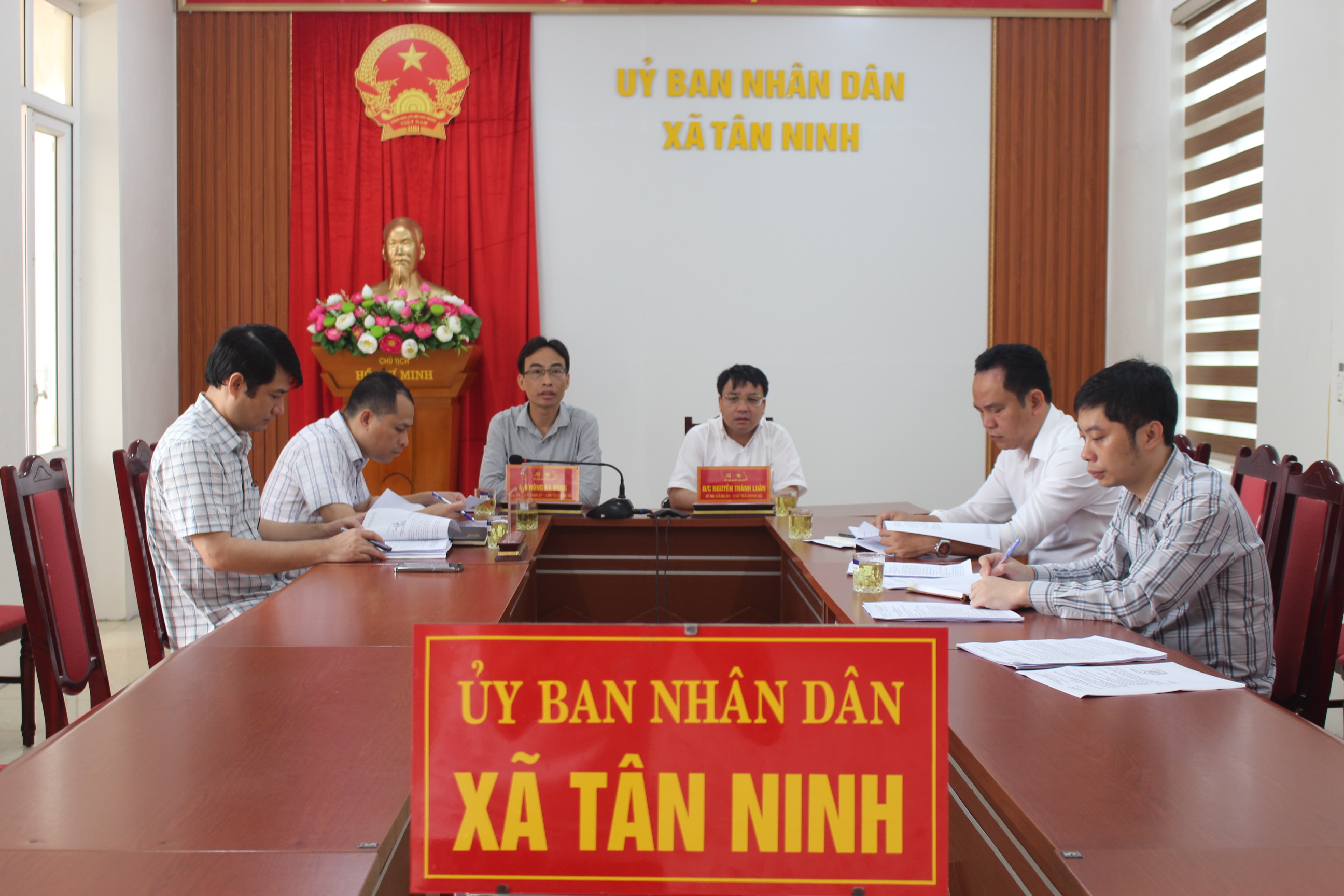 Anh-tin-bai
