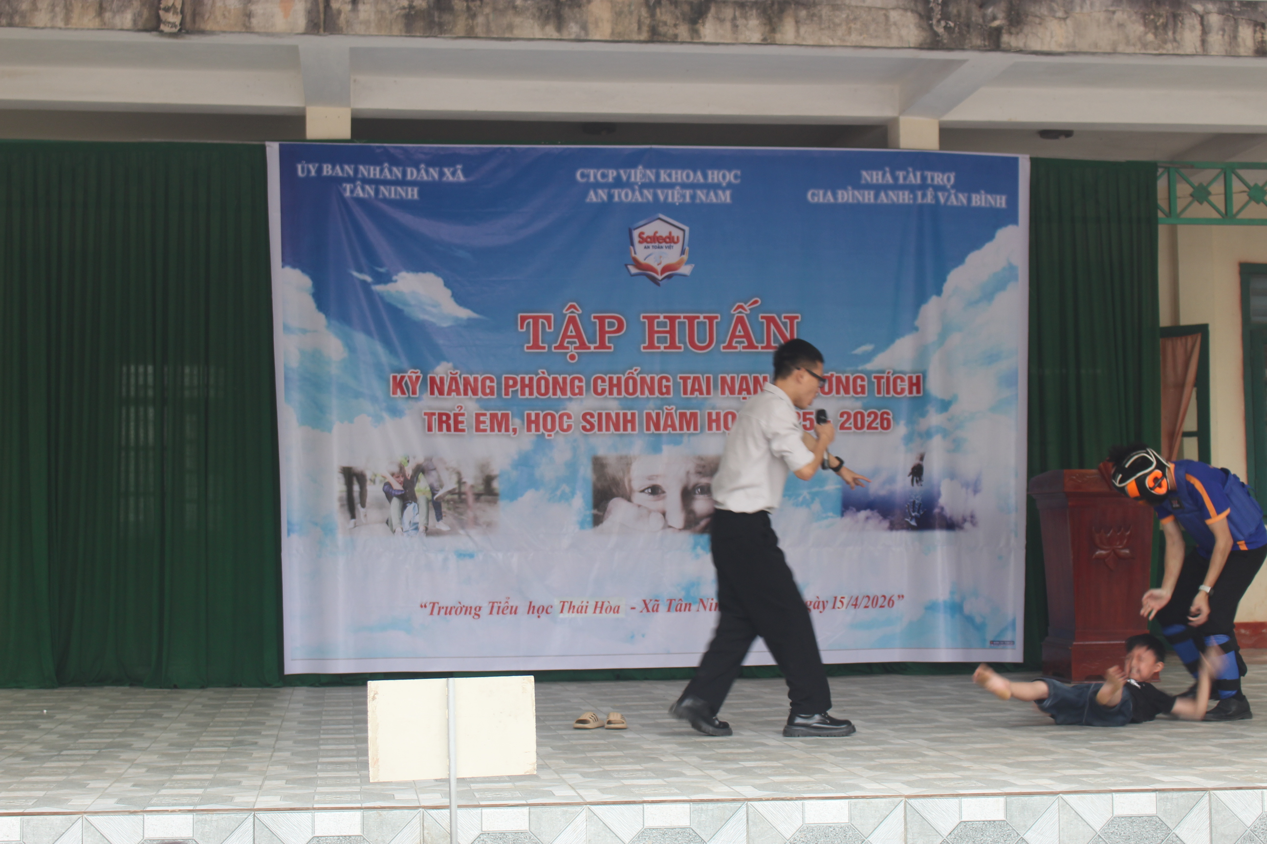 Anh-tin-bai
