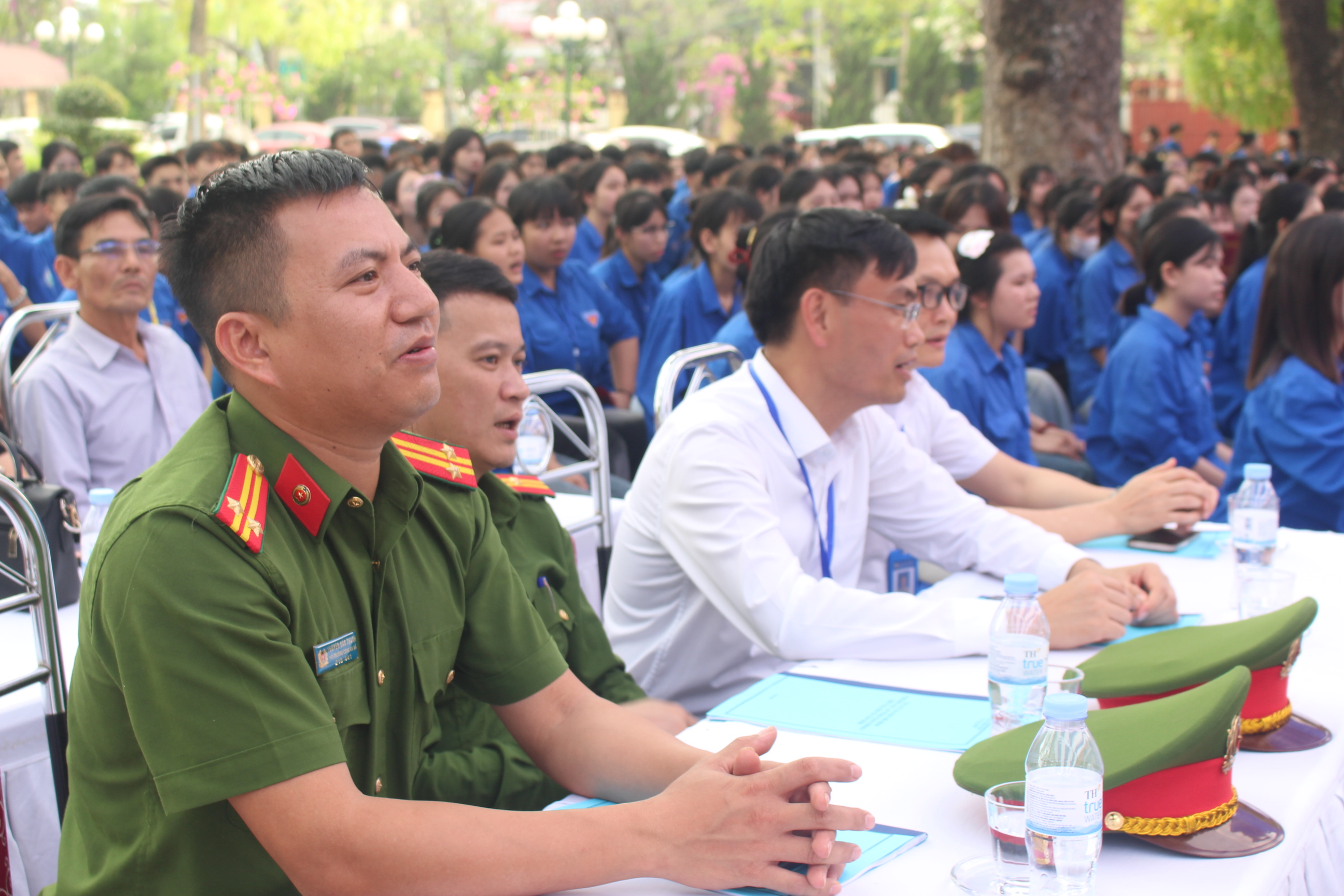Anh-tin-bai