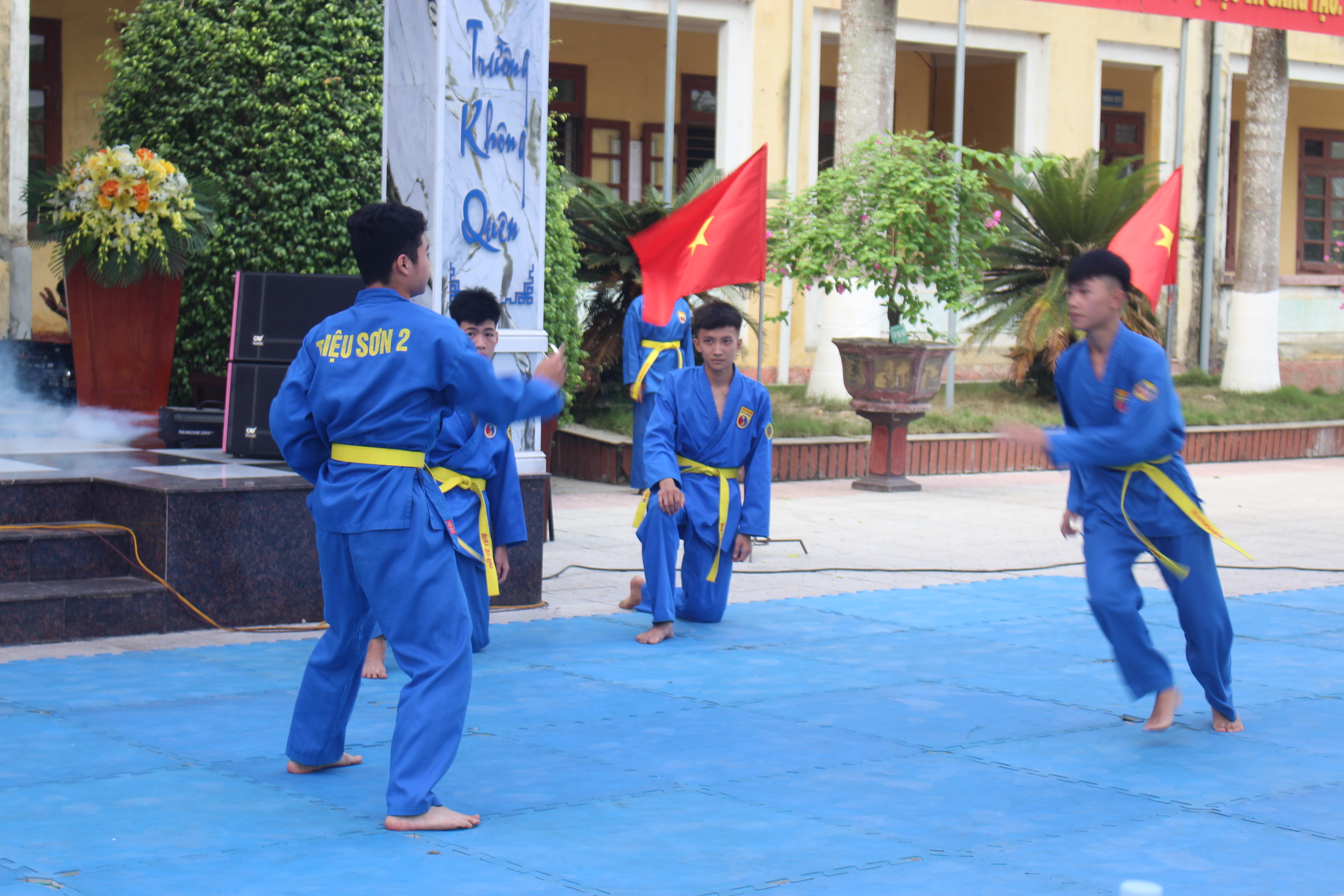Anh-tin-bai