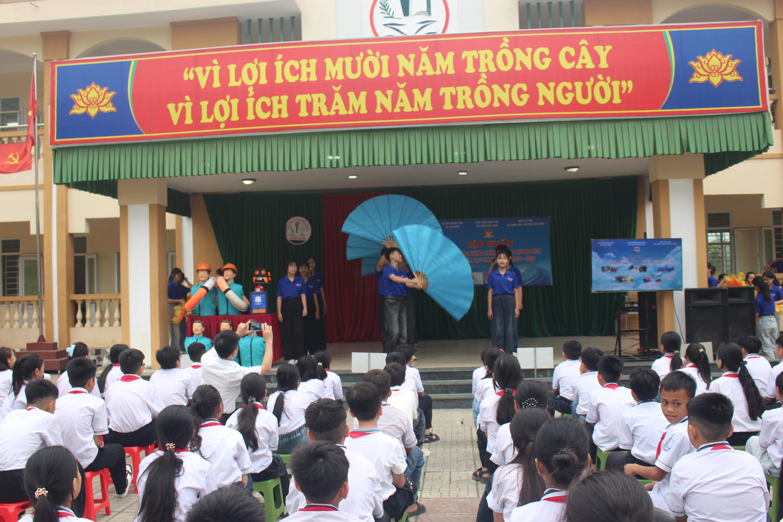 Anh-tin-bai