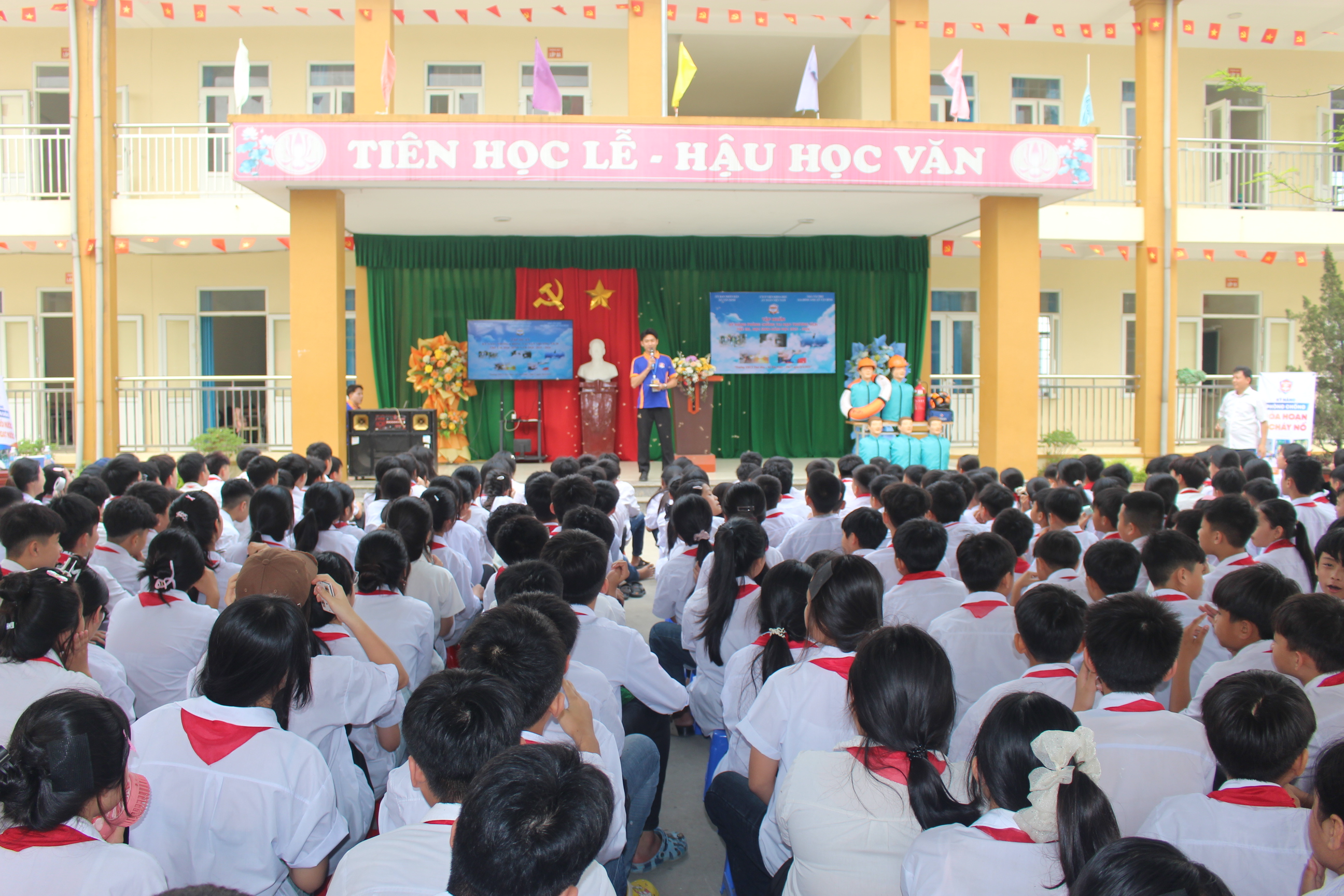 Anh-tin-bai