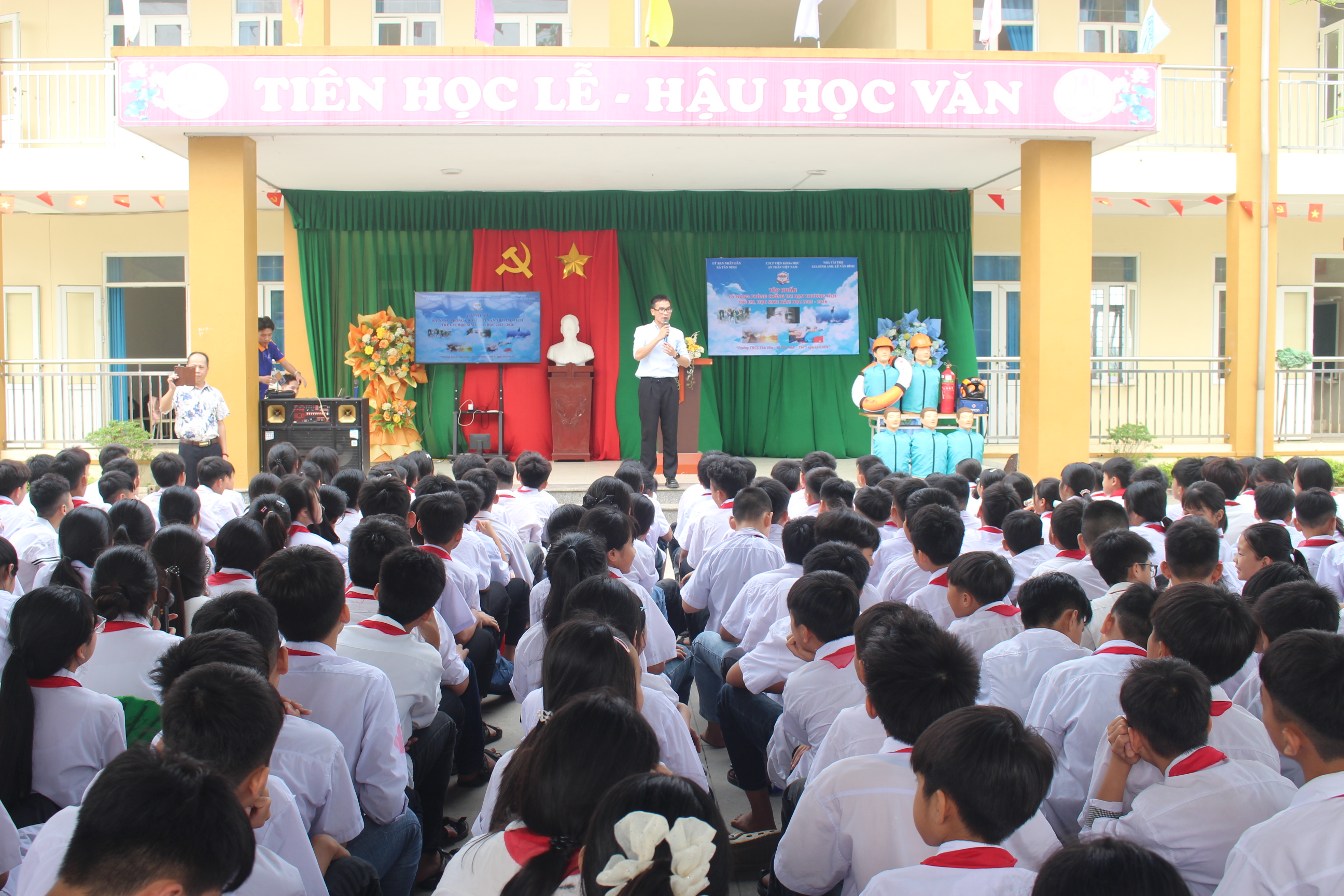 Anh-tin-bai