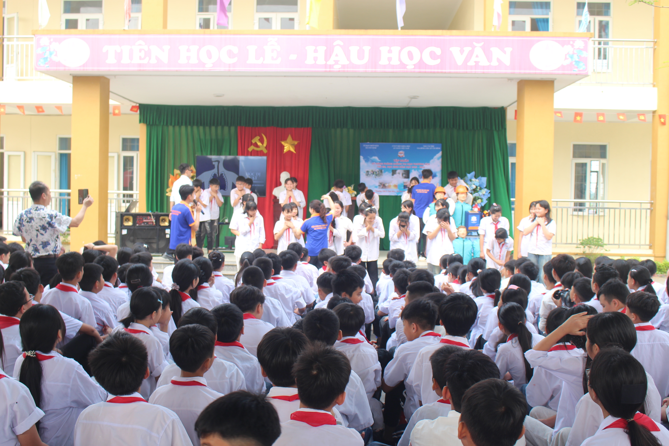 Anh-tin-bai