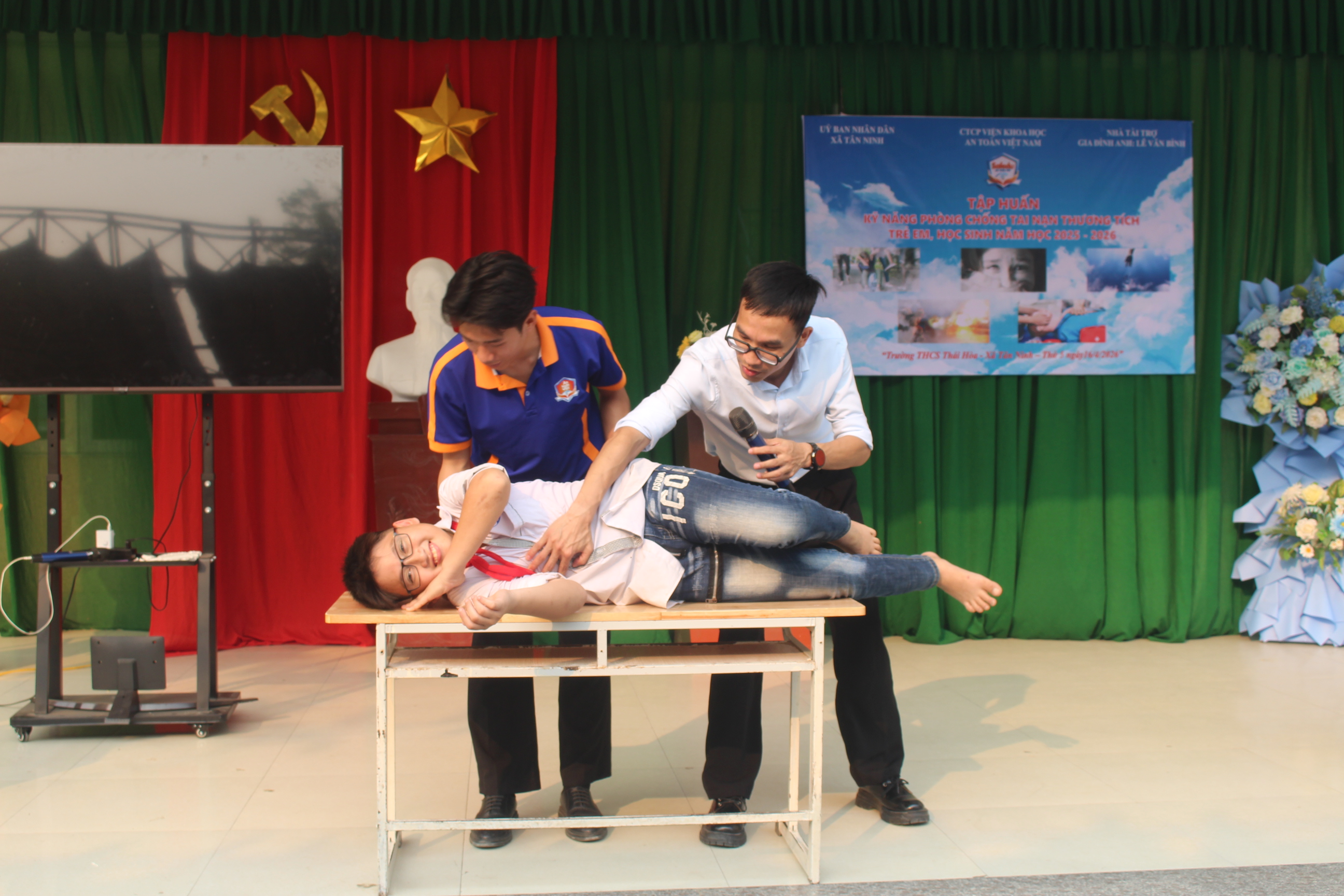 Anh-tin-bai