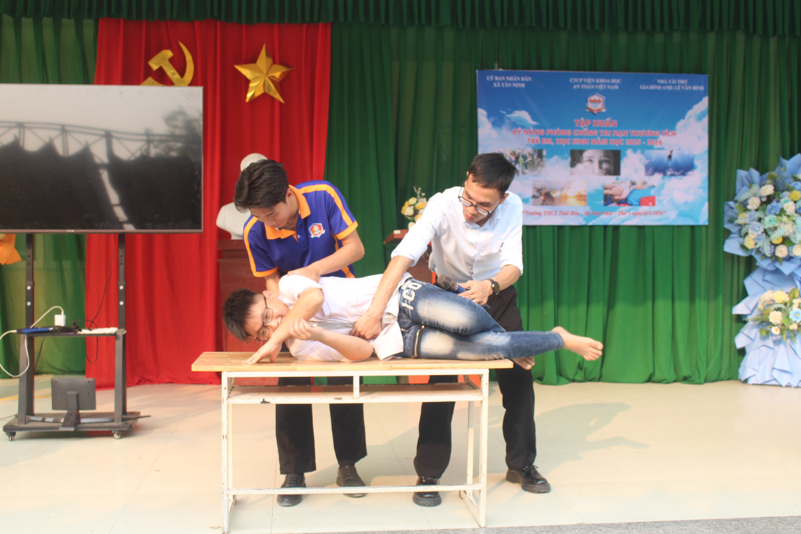 Anh-tin-bai