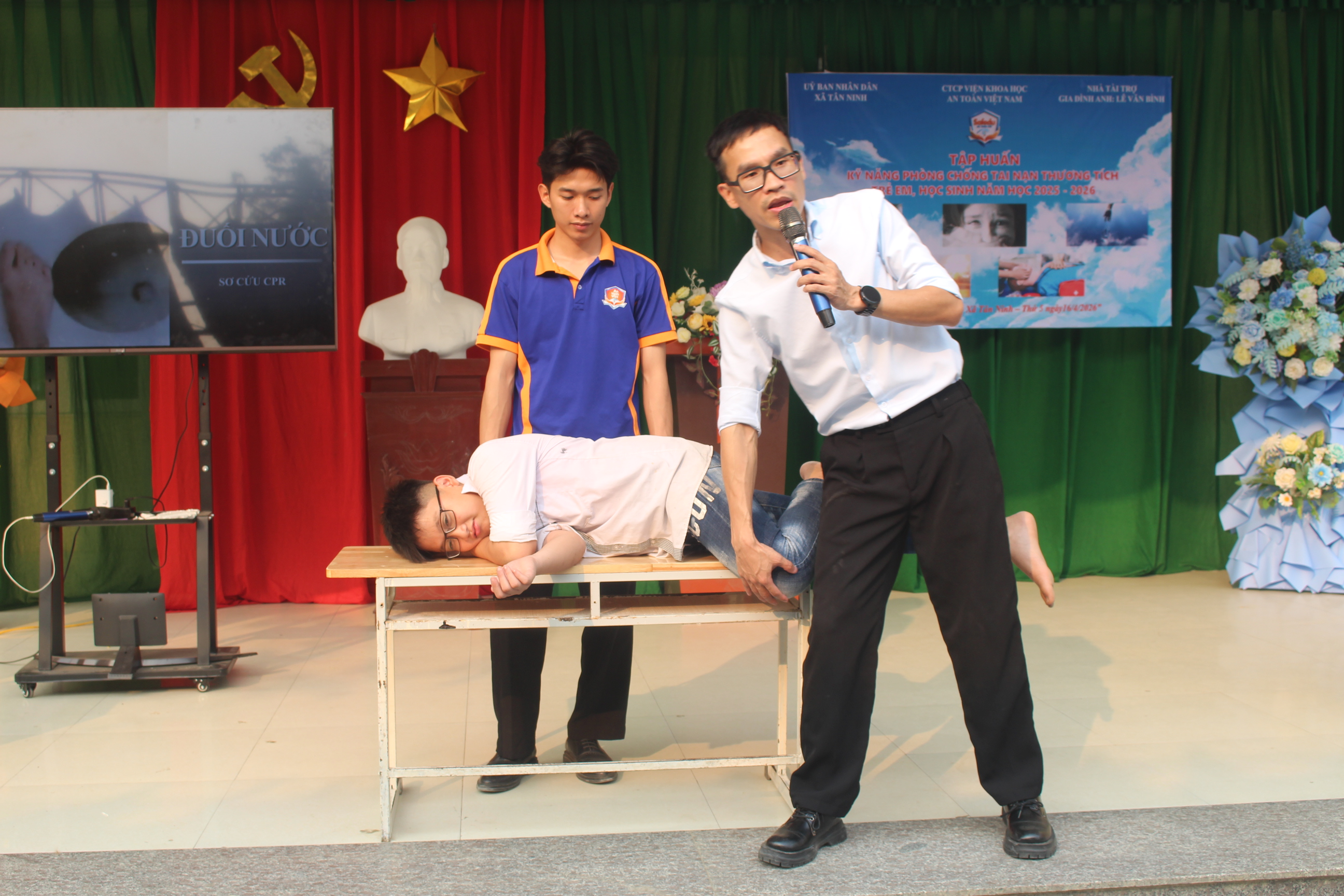 Anh-tin-bai
