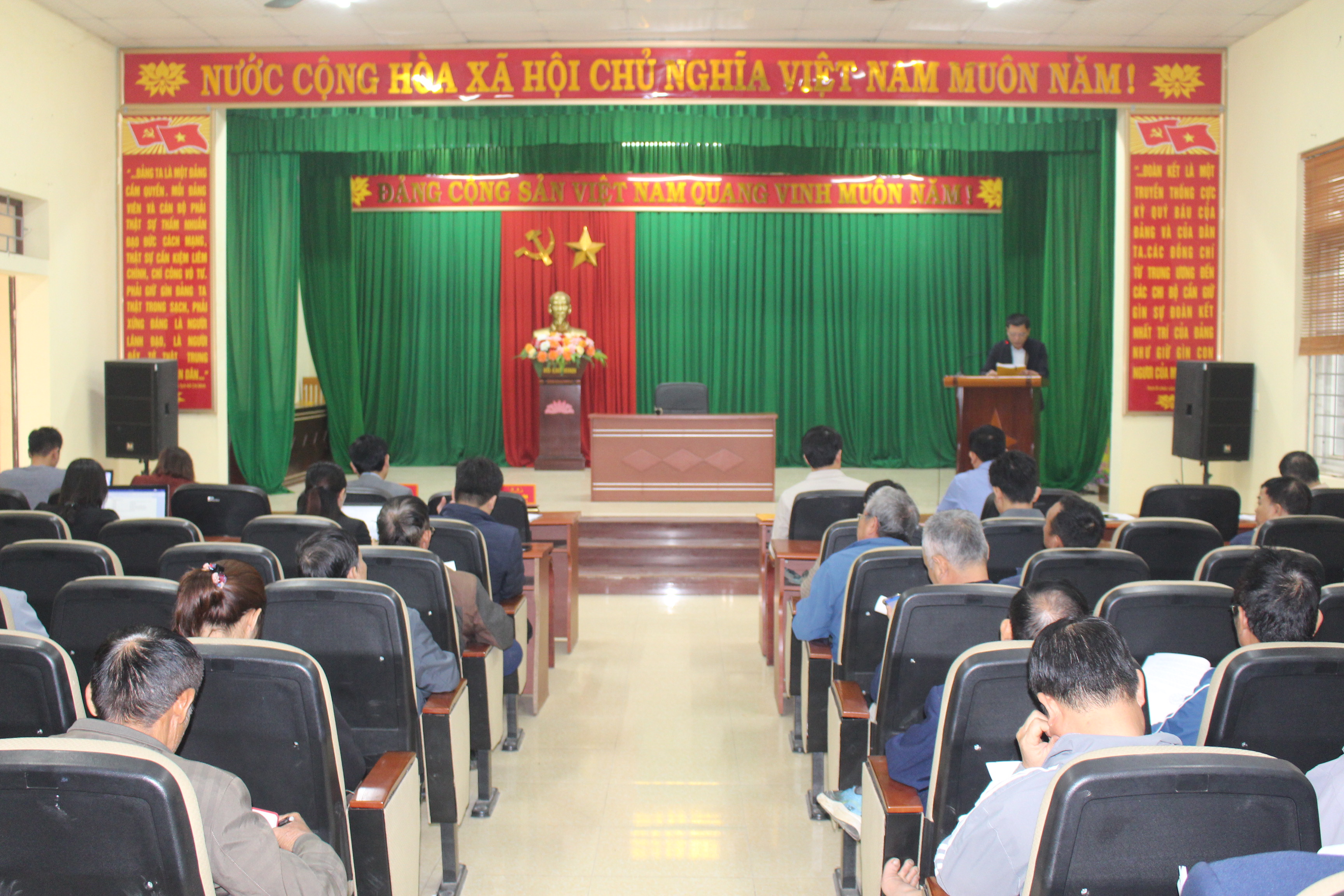 UBND xã Tân Ninh tổ chức hội nghị triển khai công tác bầu cử Trưởng thôn, nhiệm kỳ 2025-2027