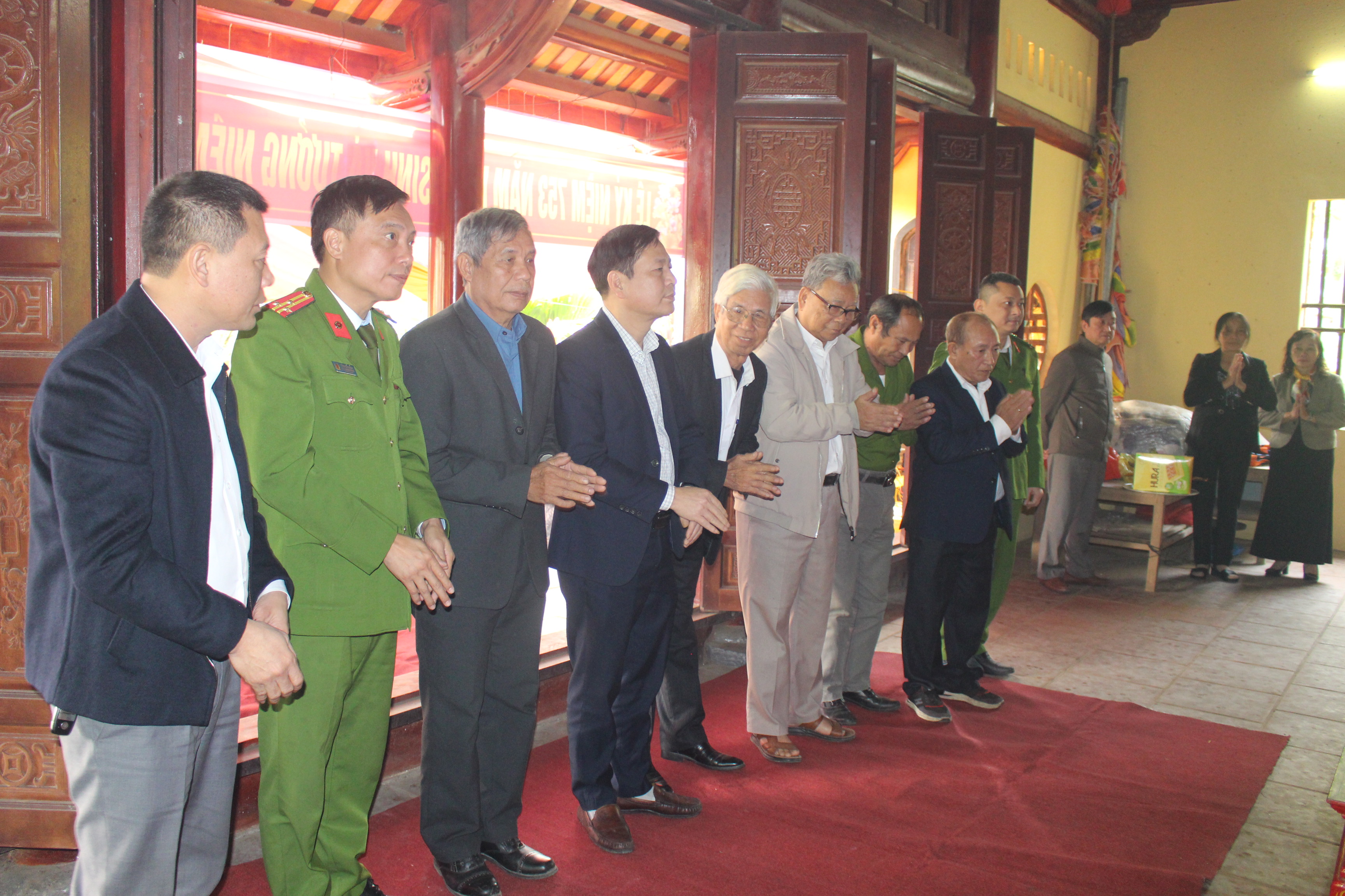 Anh-tin-bai