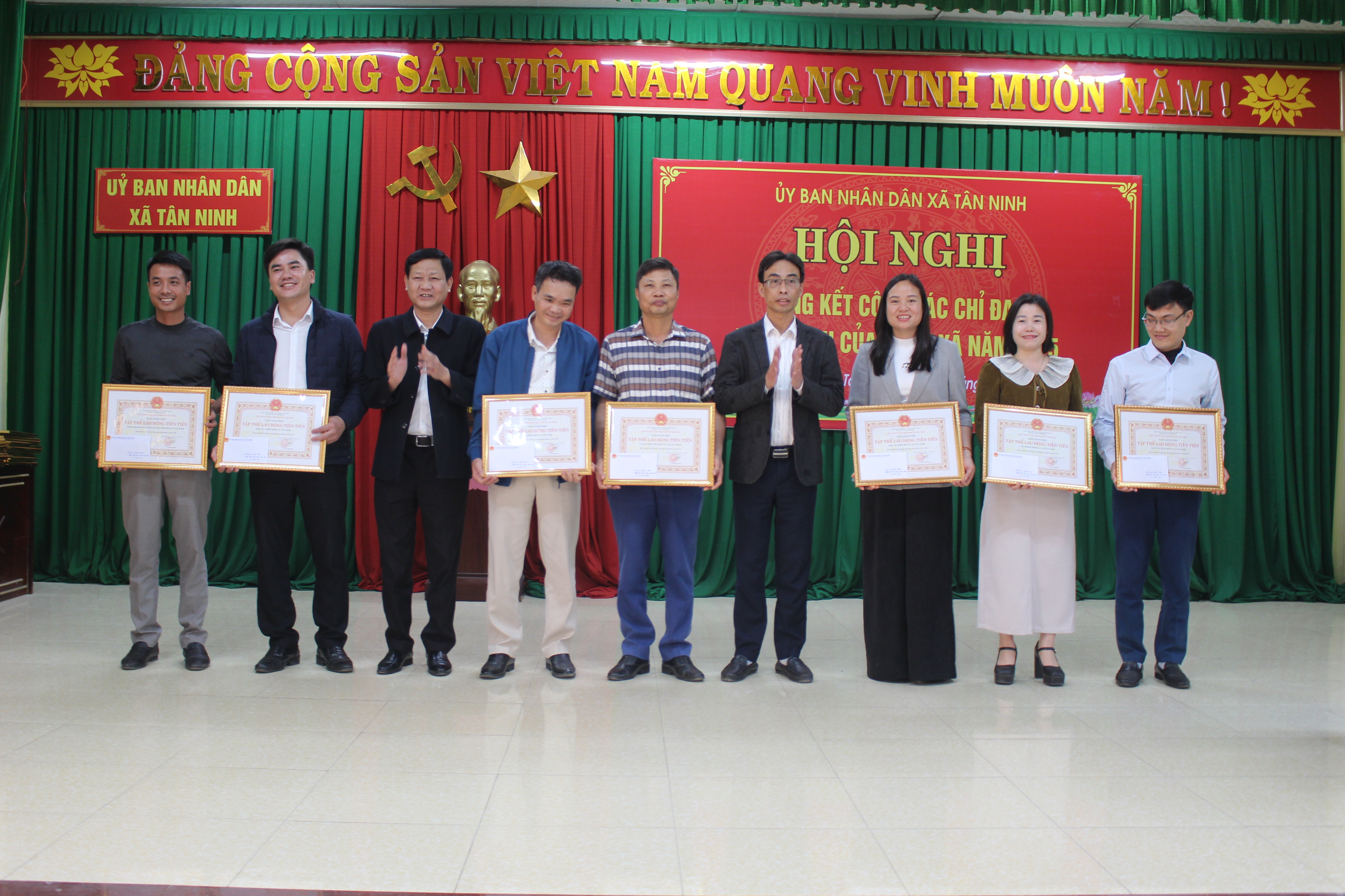 Anh-tin-bai