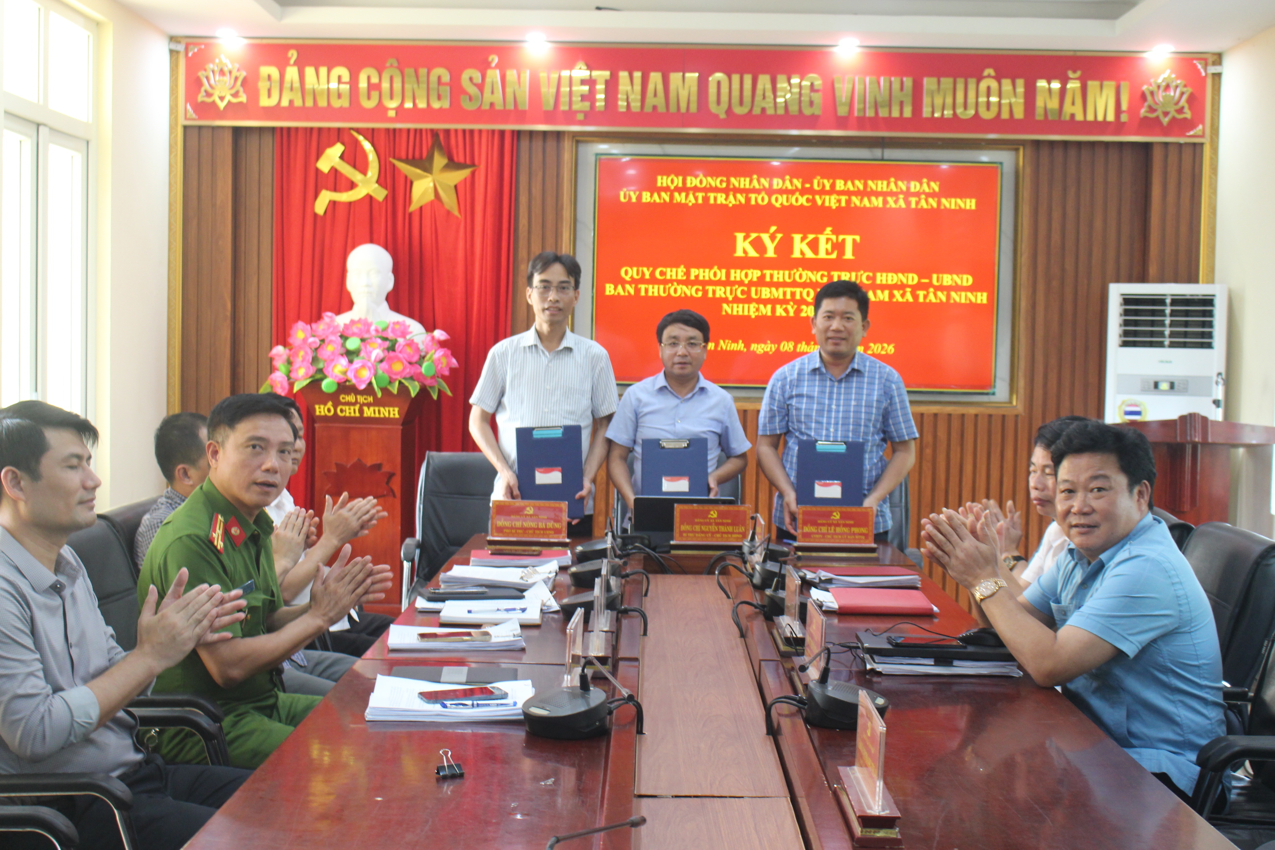 Anh-tin-bai