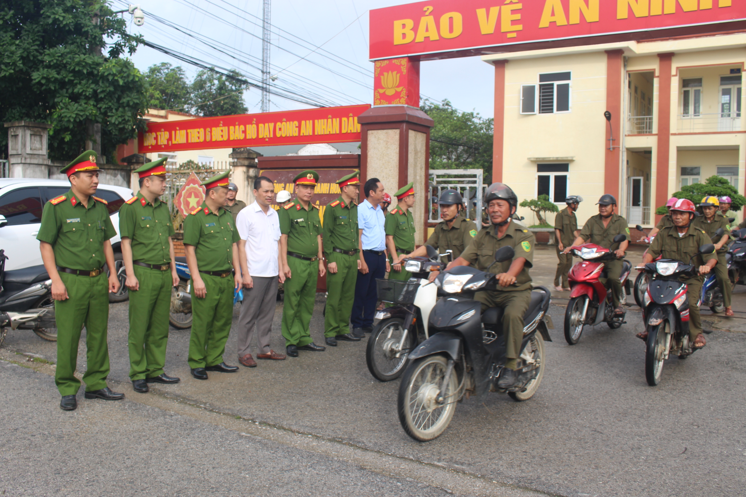 Anh-tin-bai