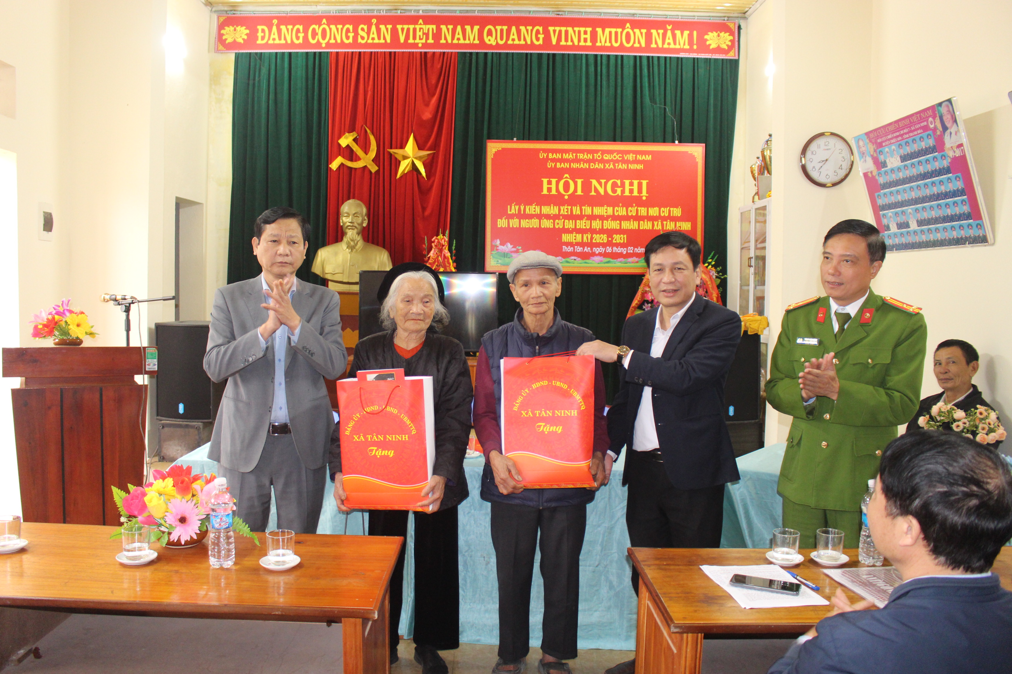 Anh-tin-bai