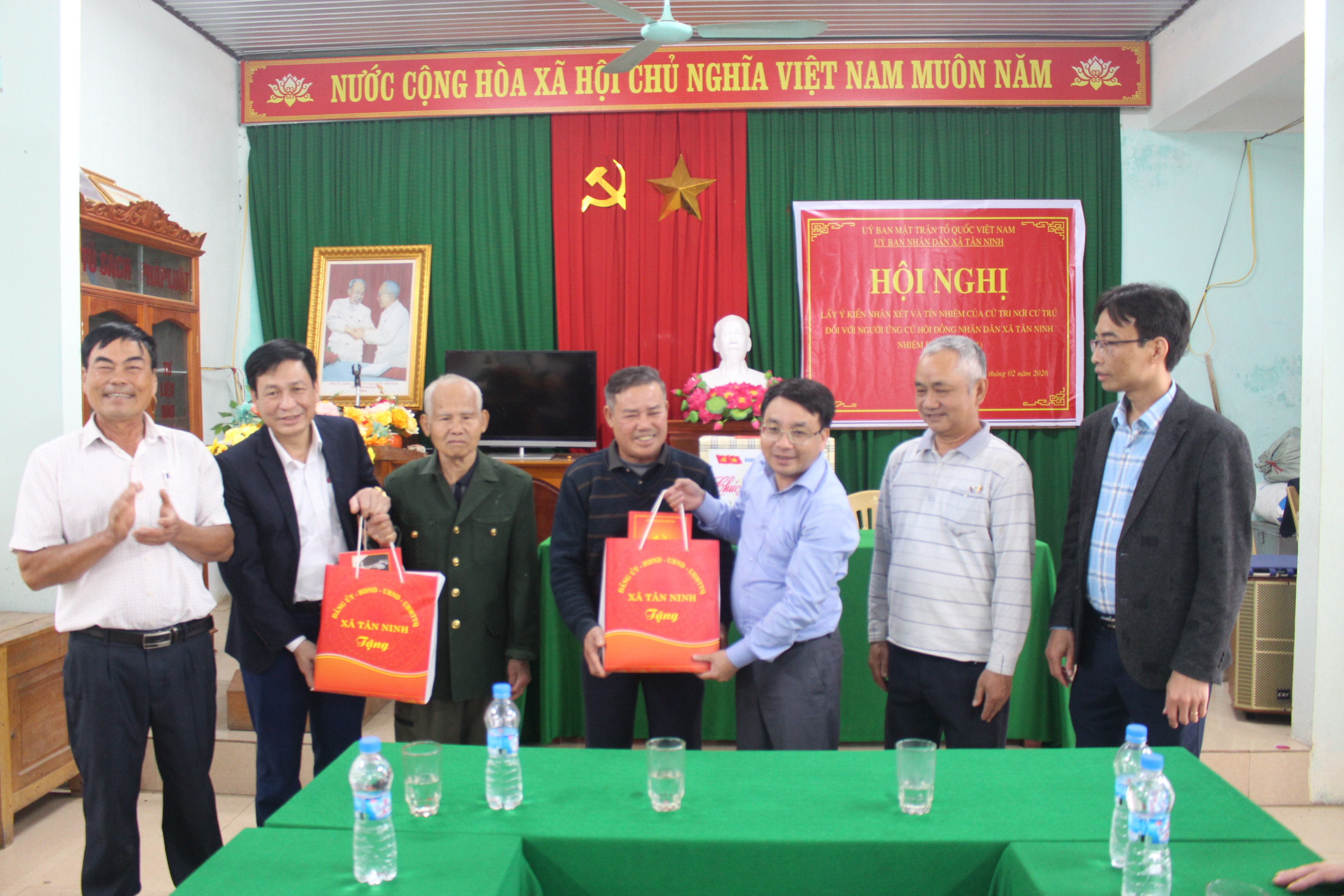 Anh-tin-bai