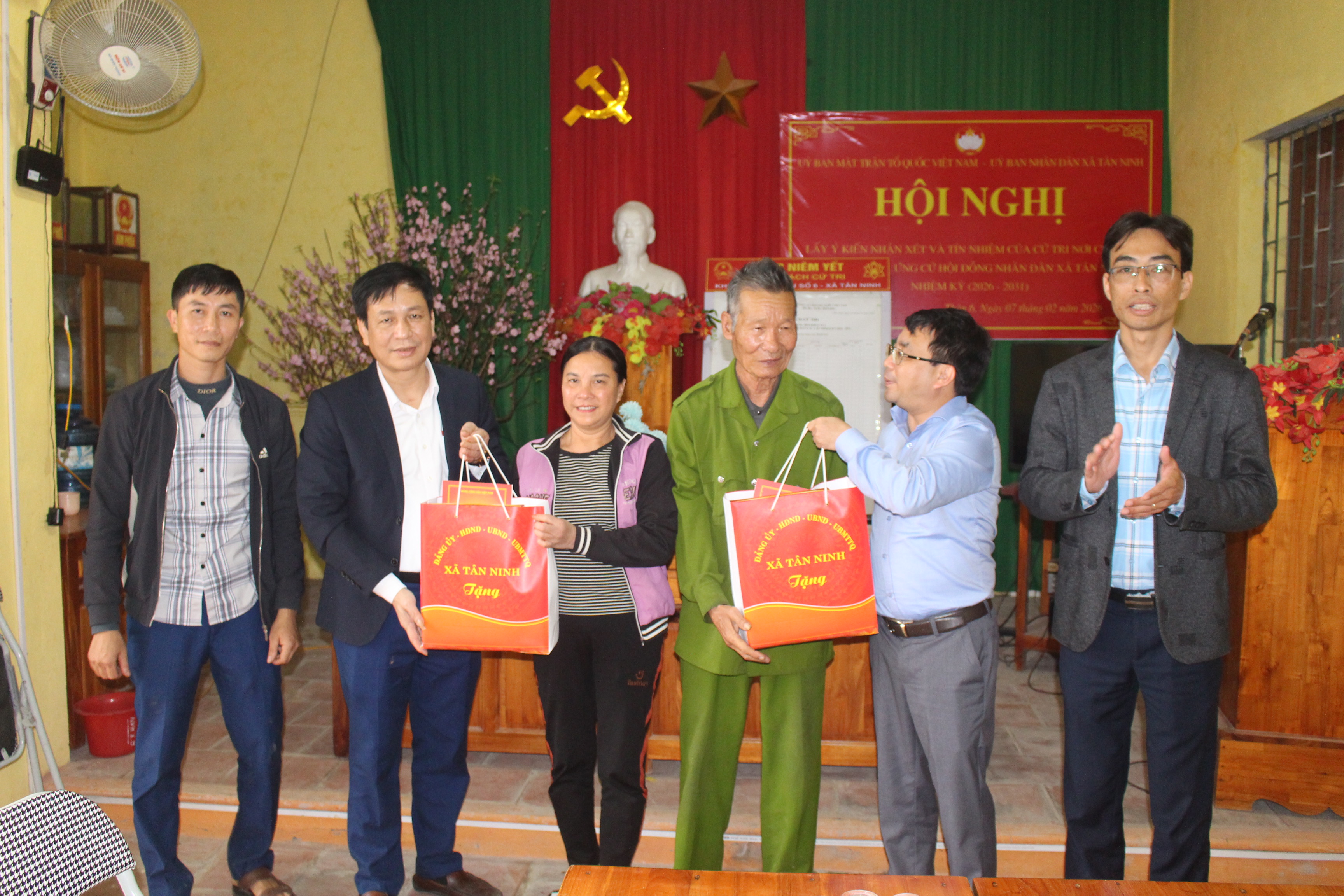 Anh-tin-bai