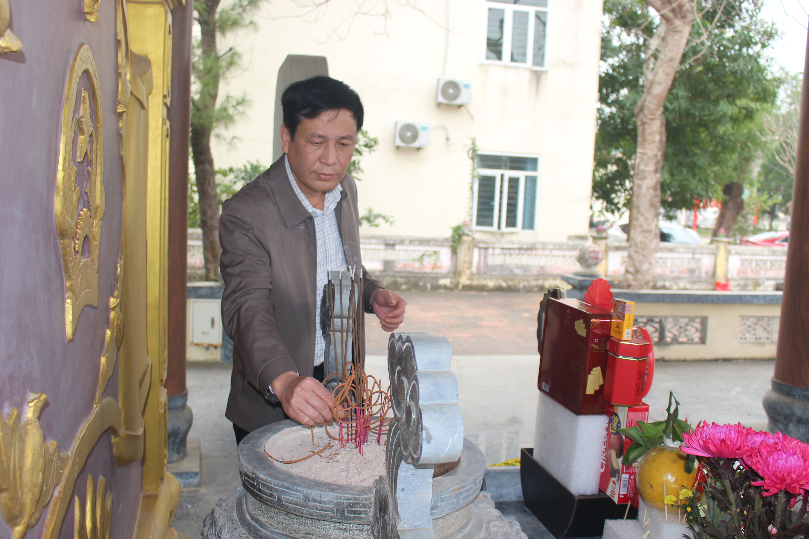 Anh-tin-bai
