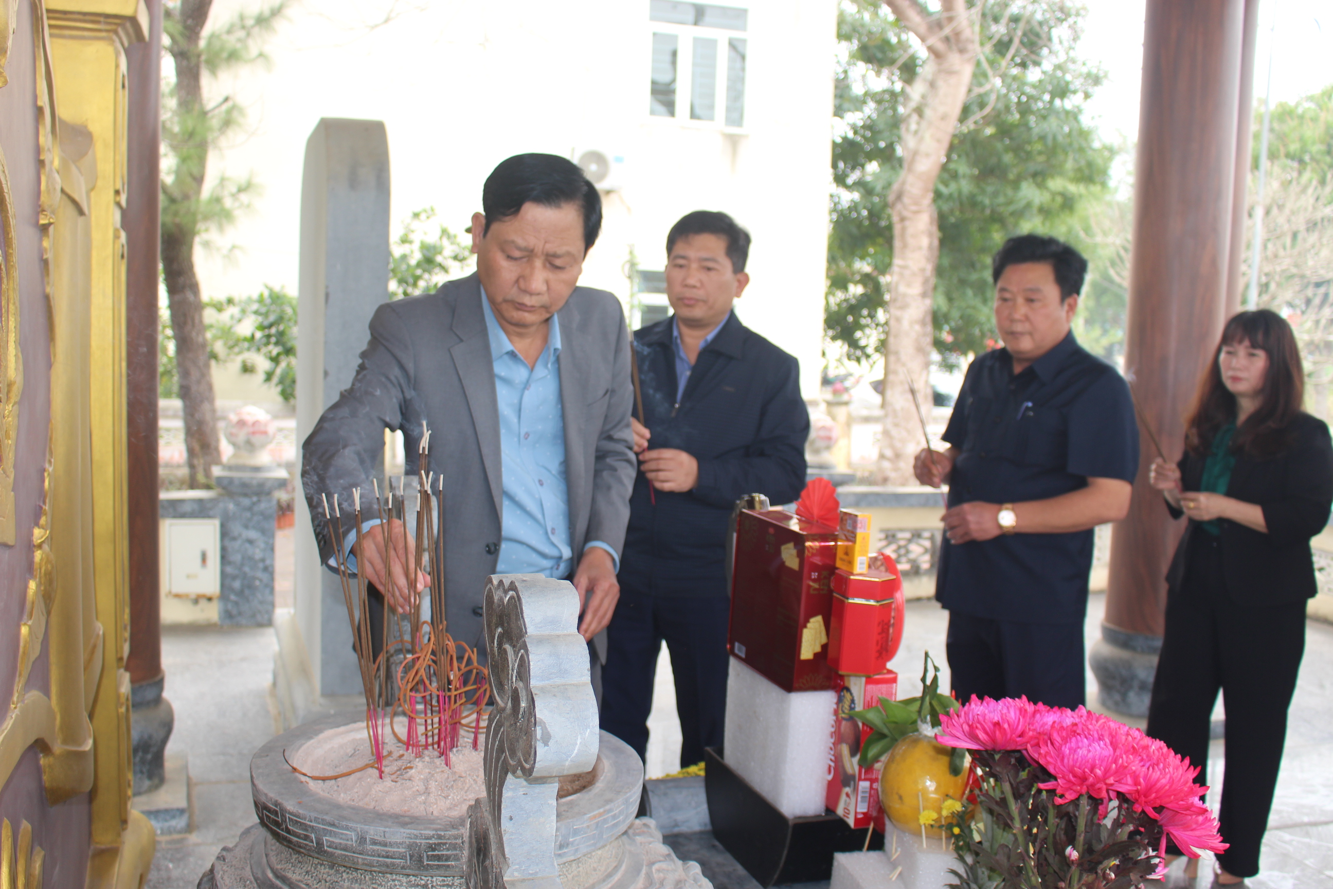 Anh-tin-bai