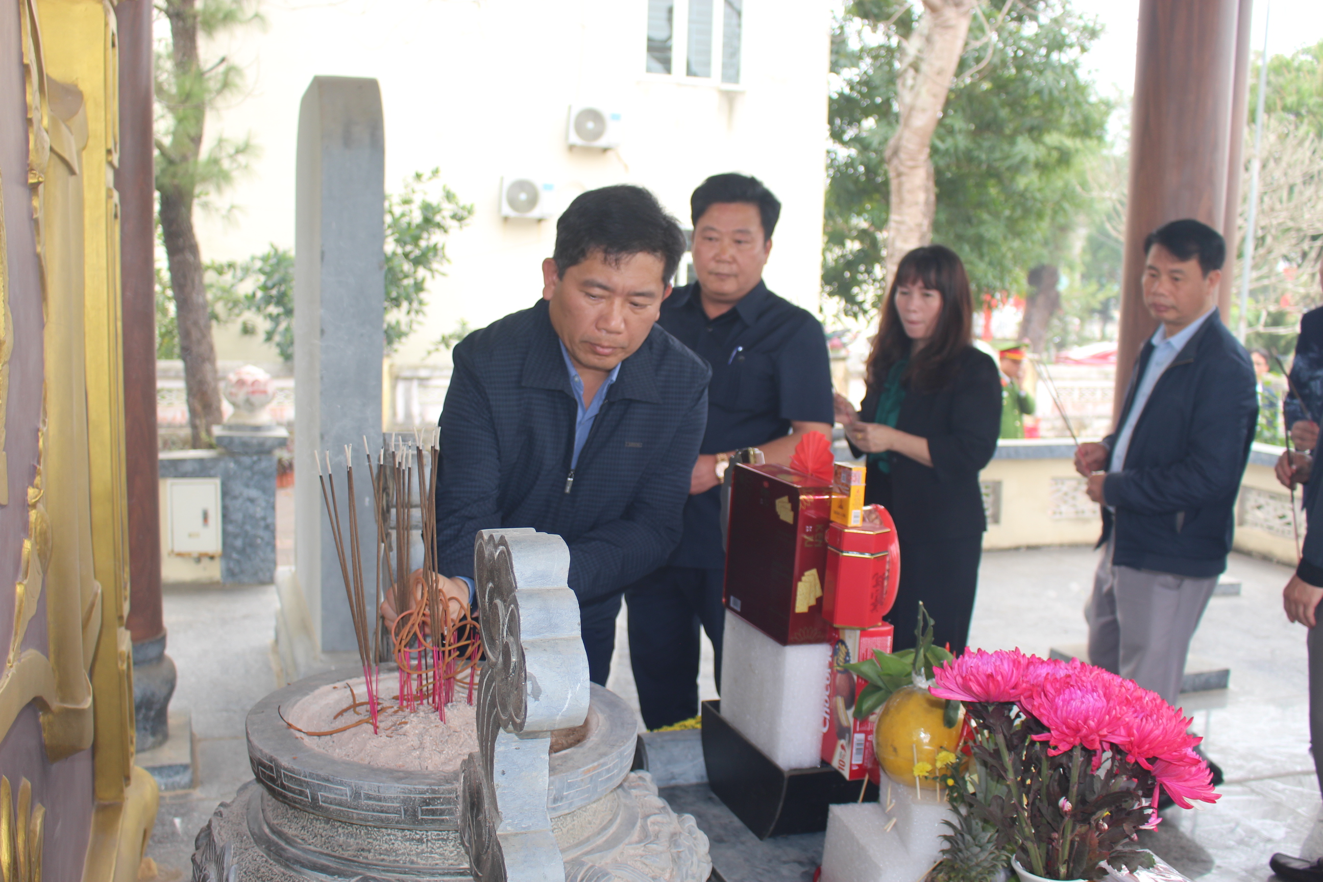 Anh-tin-bai