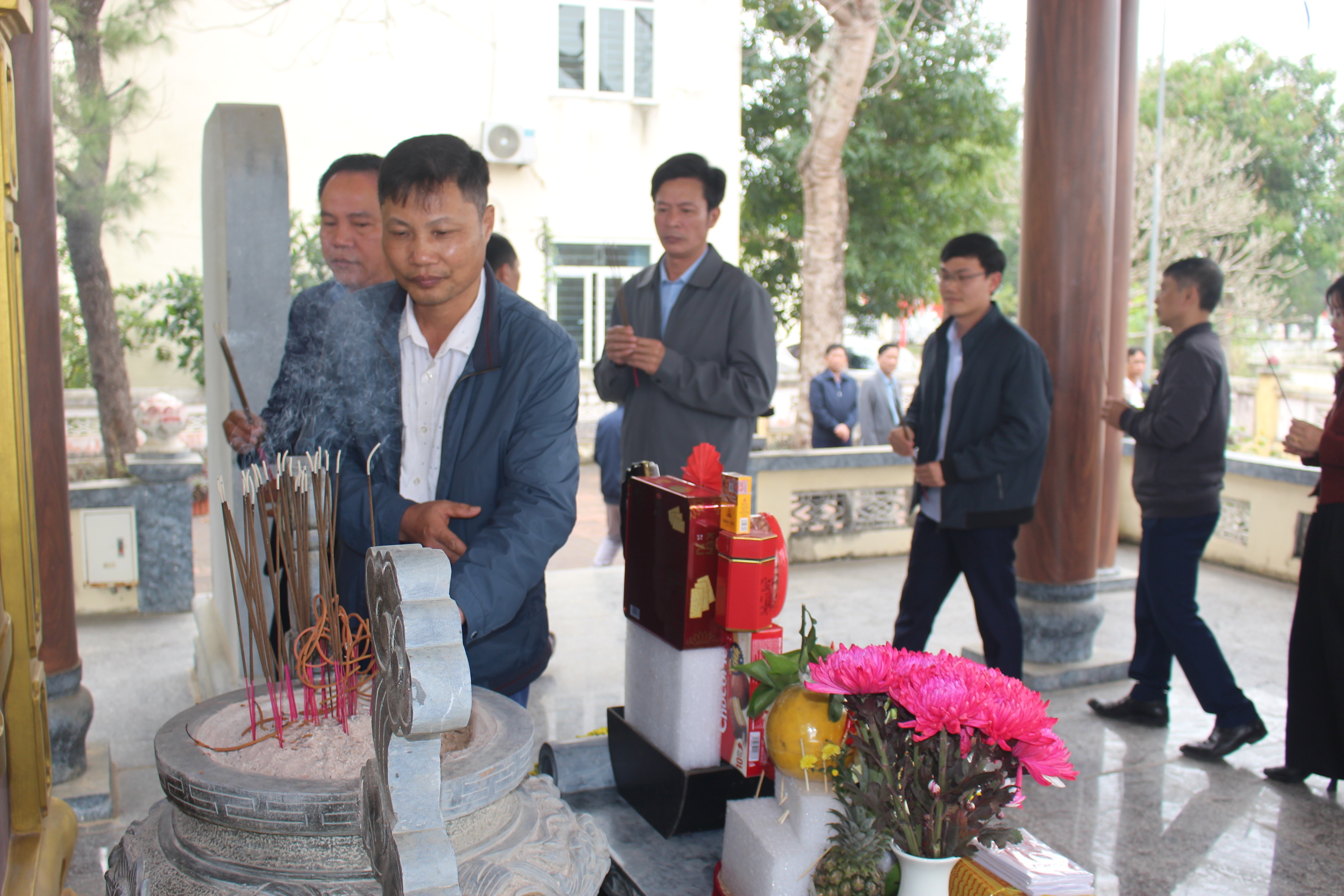Anh-tin-bai