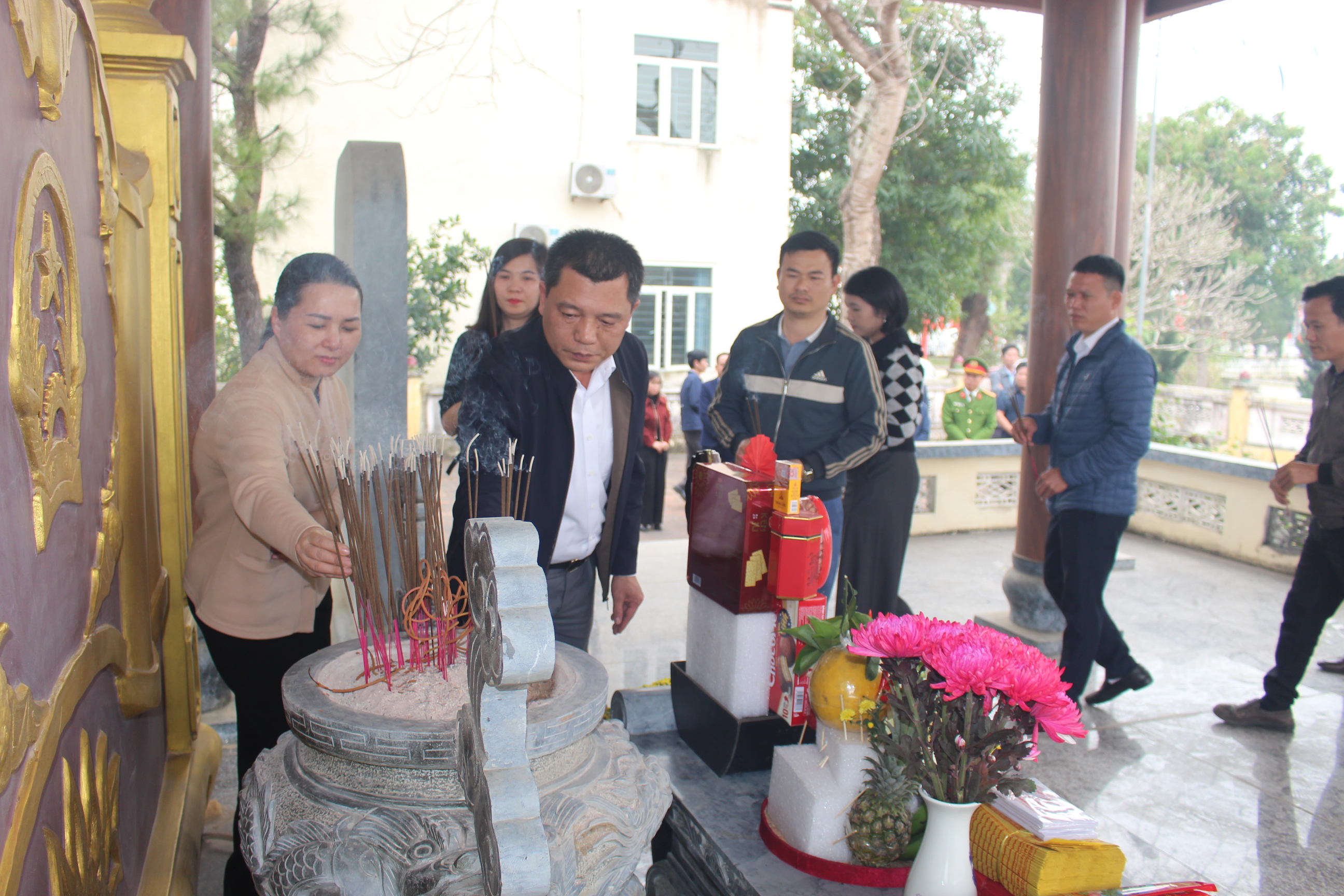 Anh-tin-bai