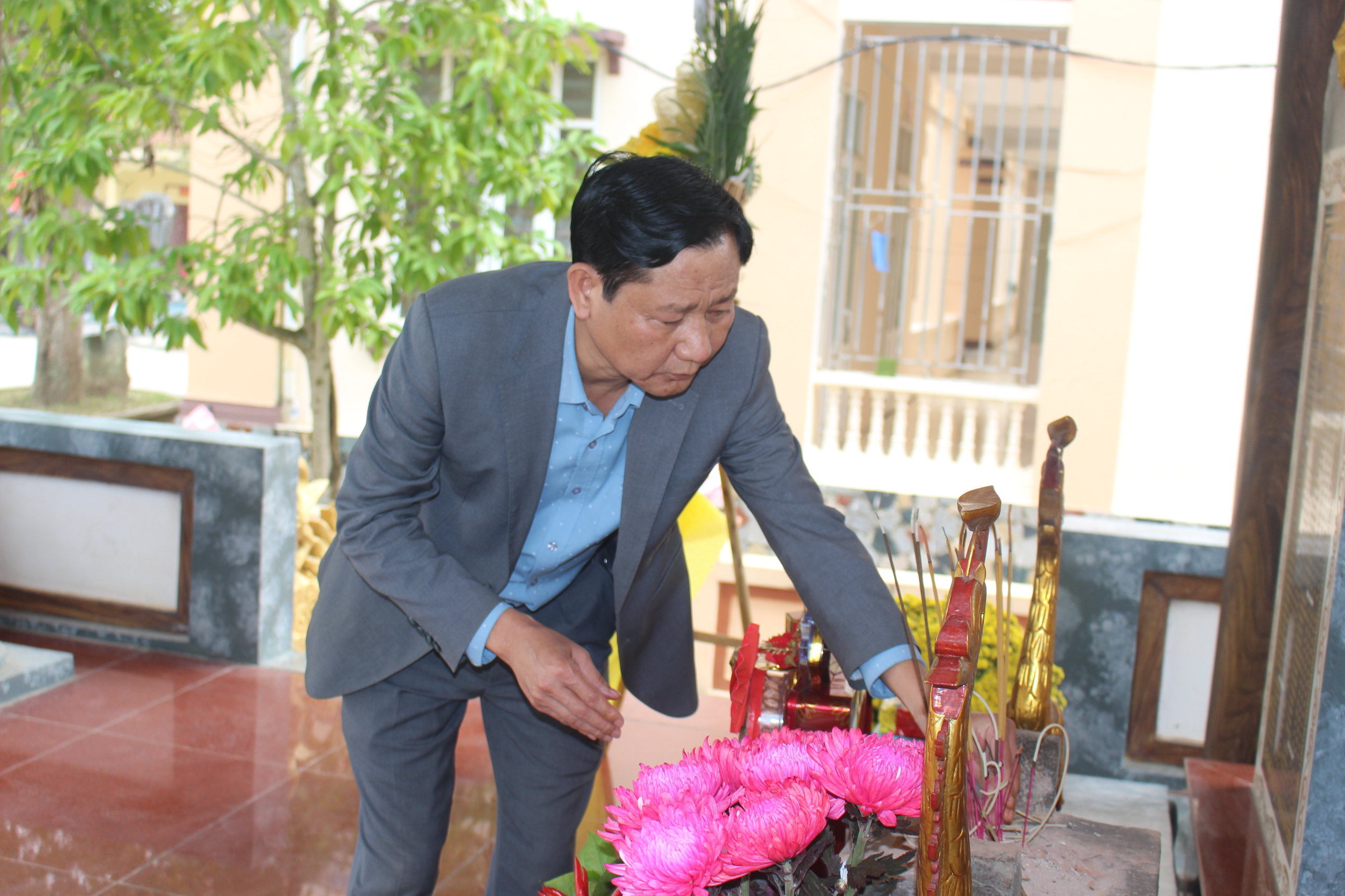 Anh-tin-bai