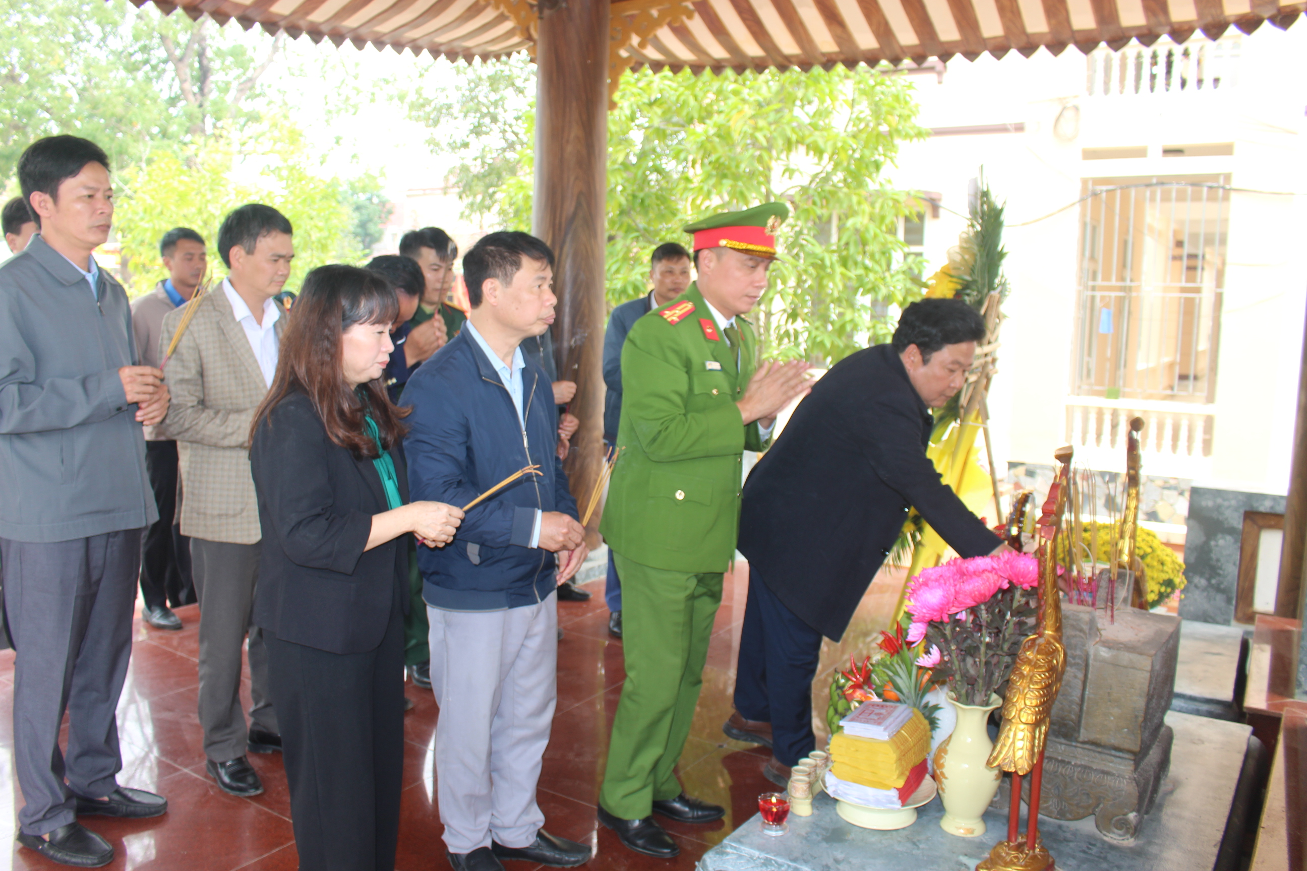 Anh-tin-bai