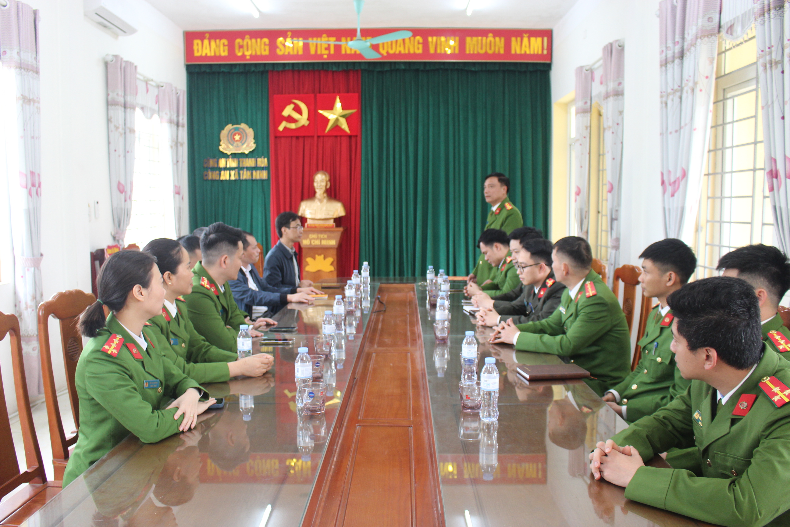 Anh-tin-bai