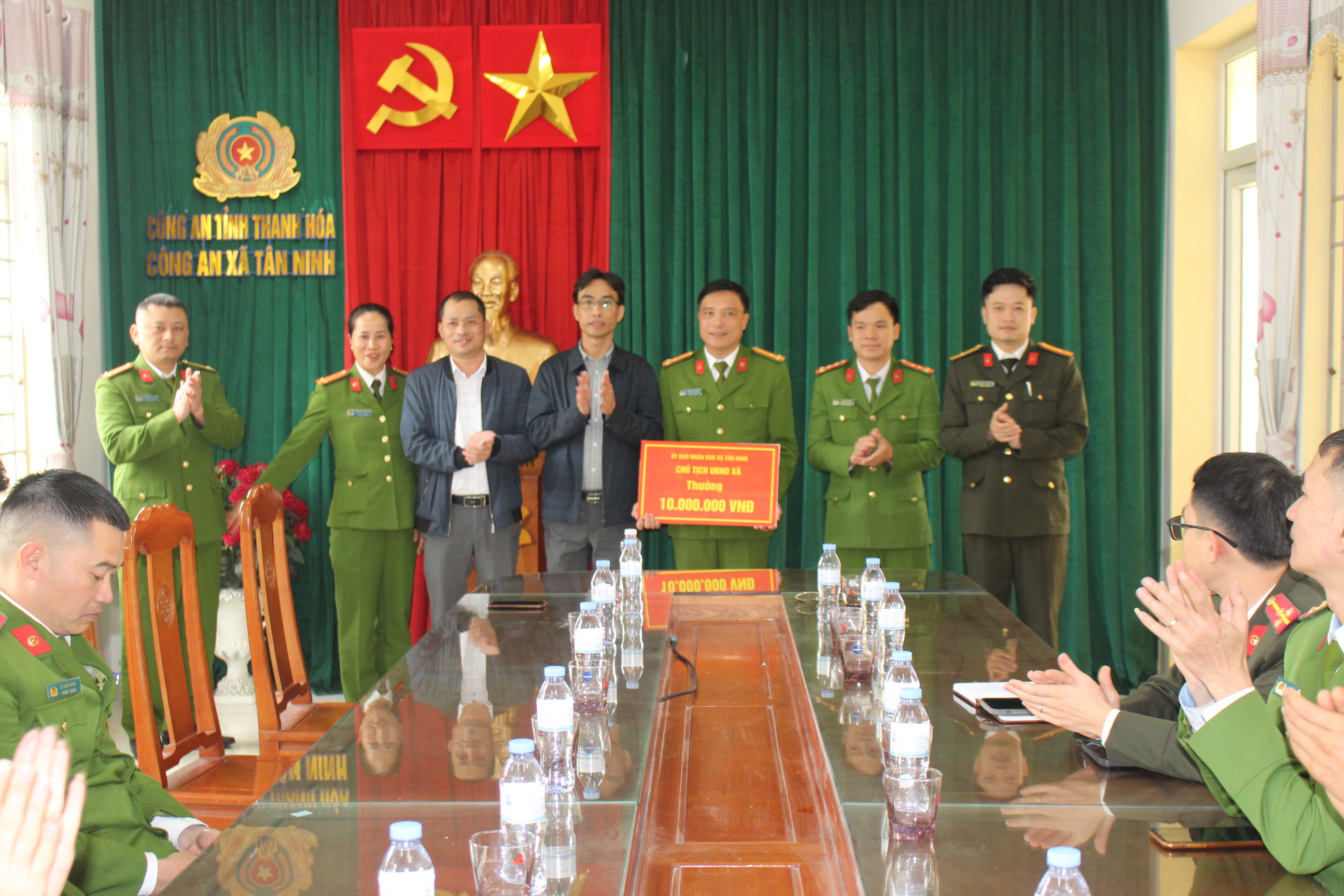 Anh-tin-bai