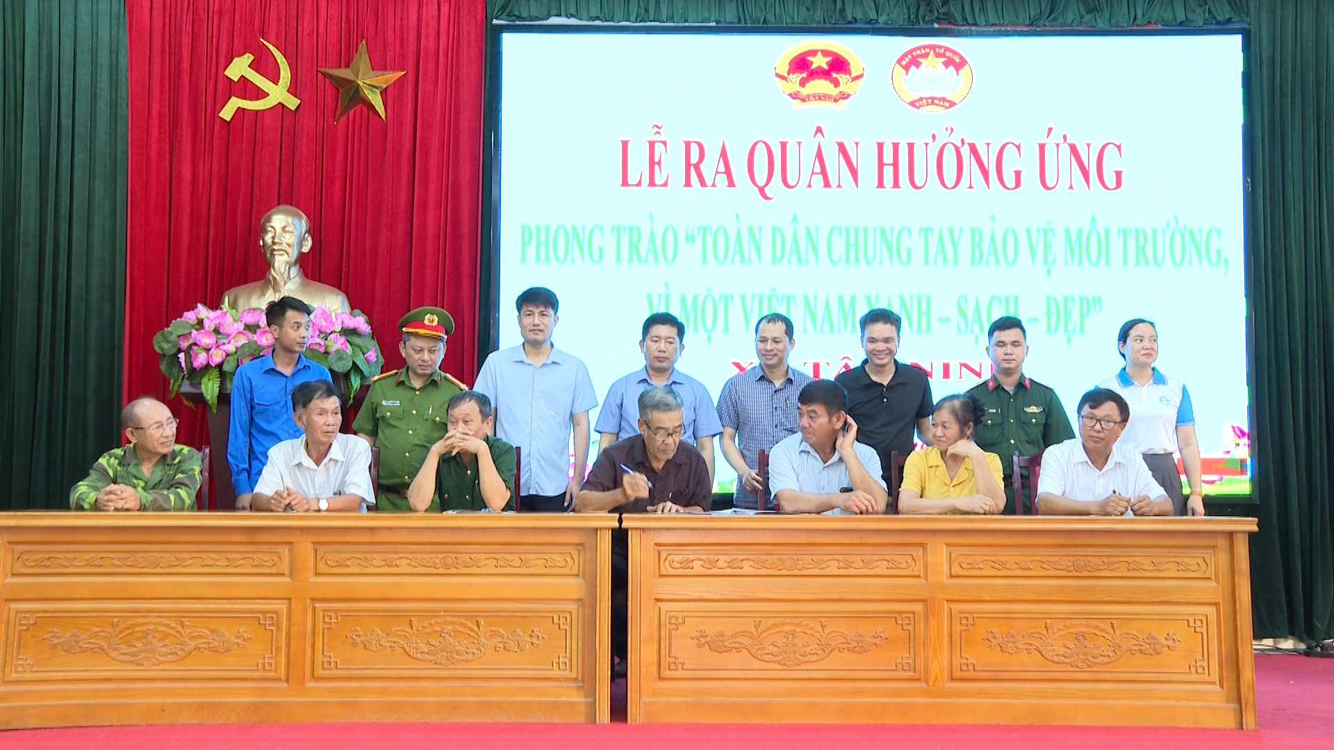 Lễ ra quân hưởng ứng phong trào “Toàn dân chung tay bảo vệ môi trường, vì một Việt Nam xanh - sạch - đẹp”