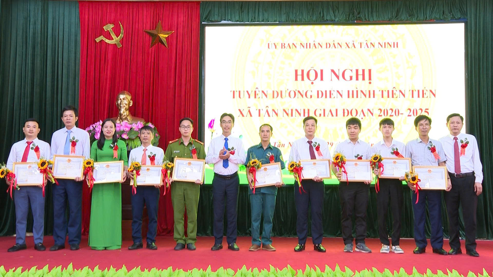 Anh-tin-bai