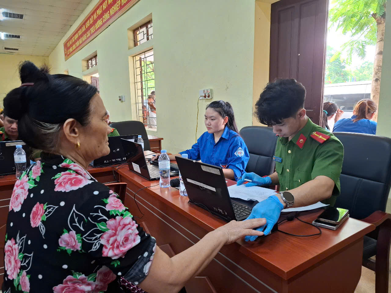 Anh-tin-bai