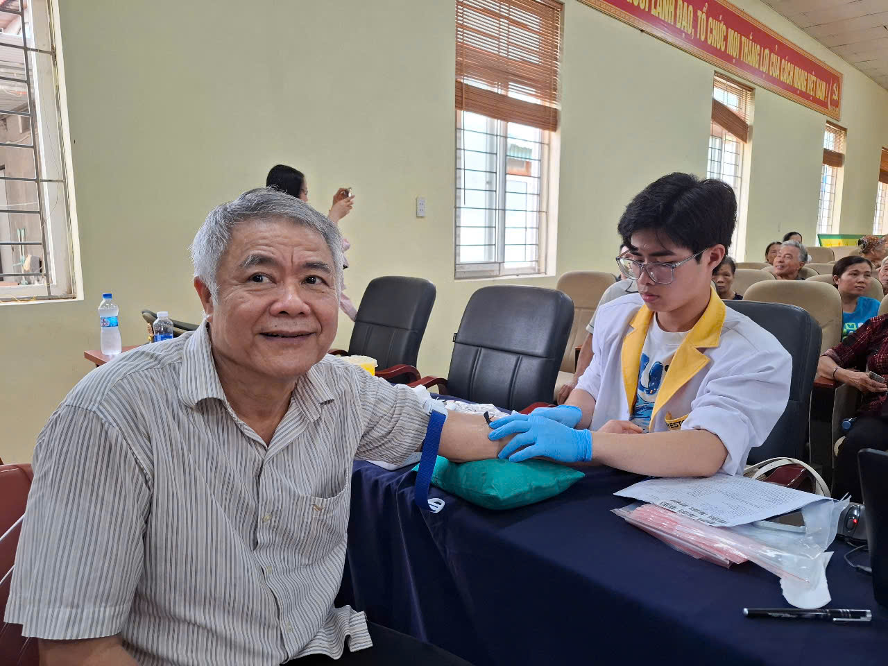 Anh-tin-bai