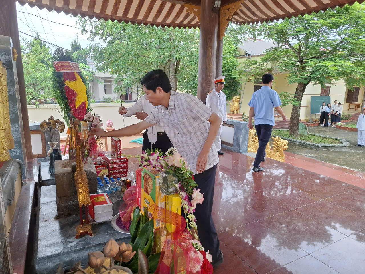 Anh-tin-bai