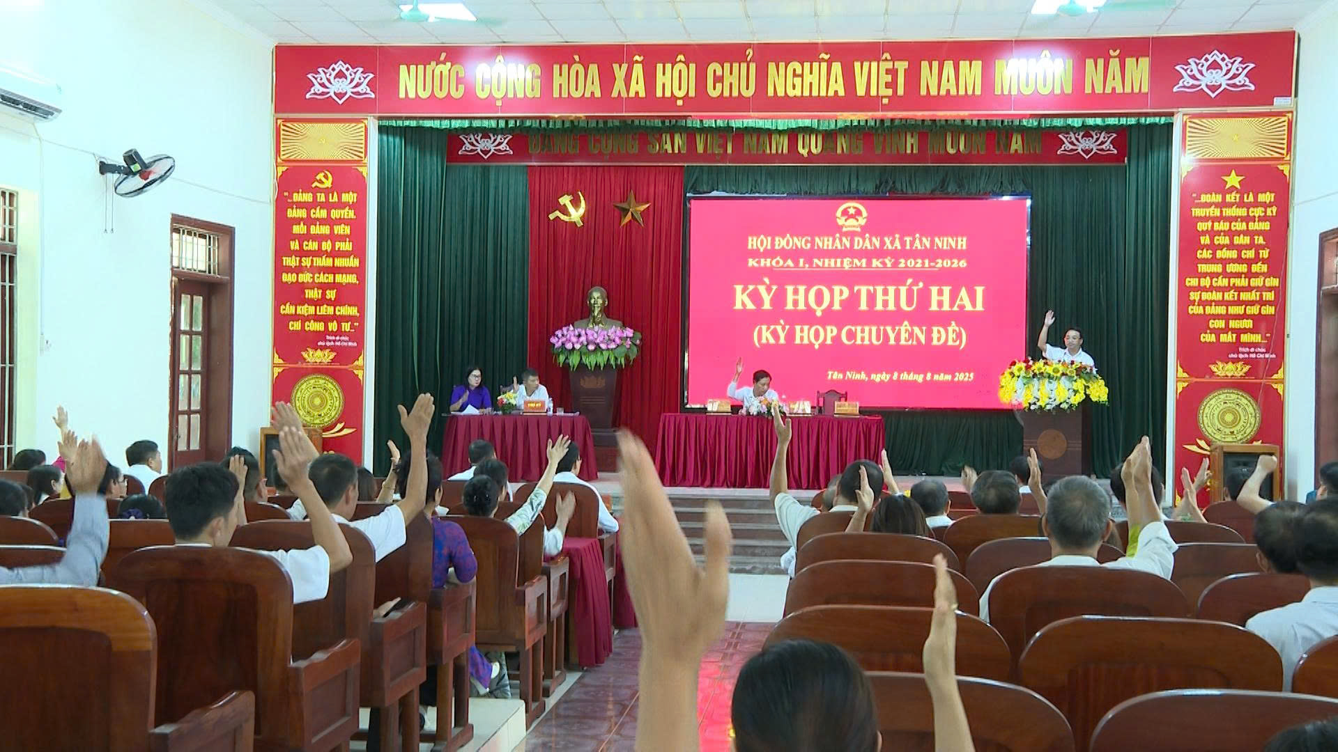 Kỳ họp thứ hai (Kỳ họp chuyên đề) Hội đồng nhân dân xã Tân Ninh, nhiệm kỳ 2021-2026