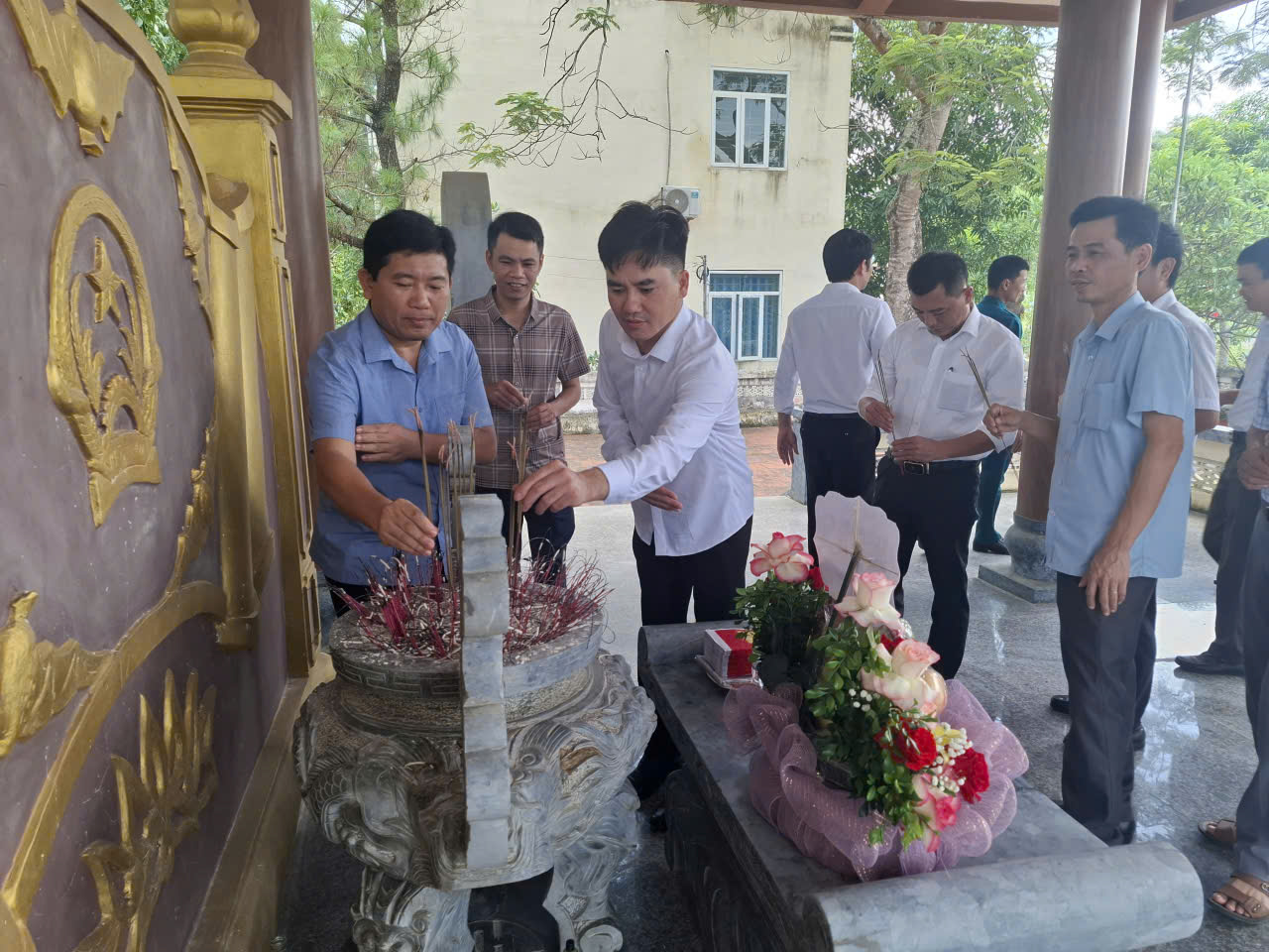Anh-tin-bai