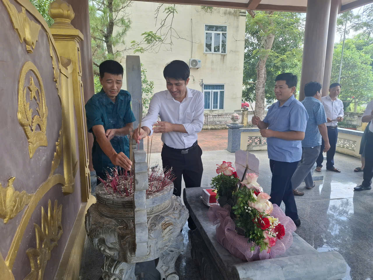 Anh-tin-bai