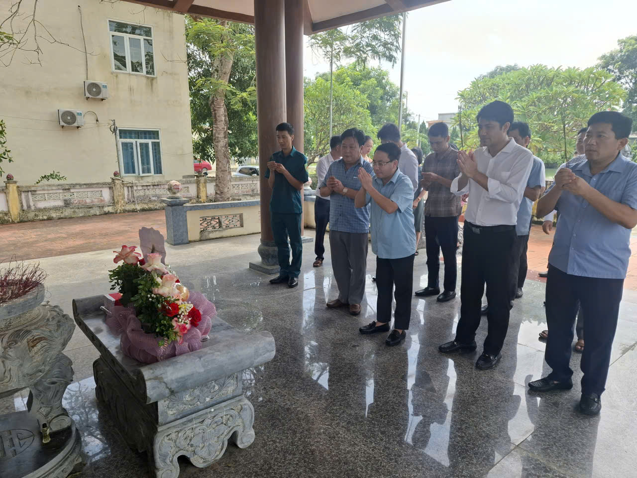 Anh-tin-bai