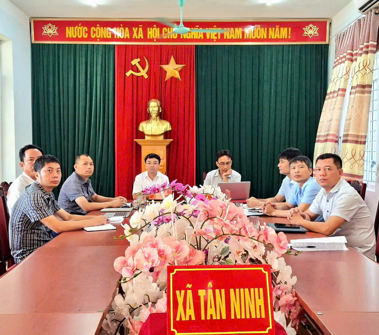 Anh-tin-bai
