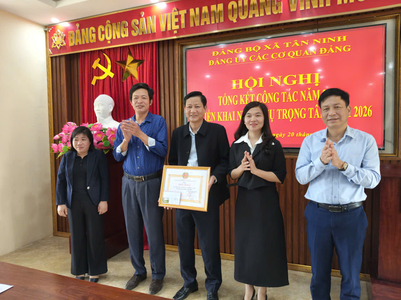 Anh-tin-bai