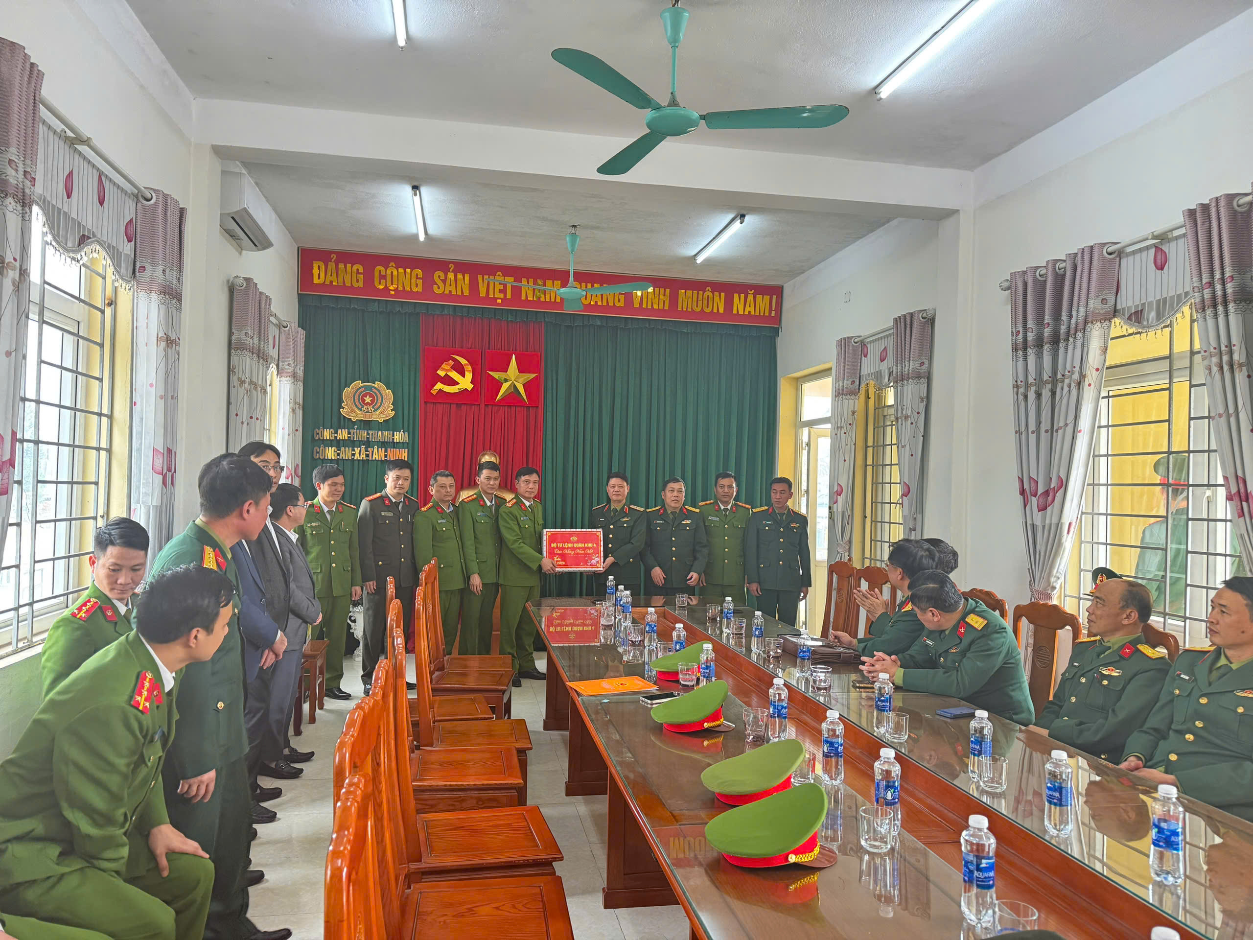 Anh-tin-bai