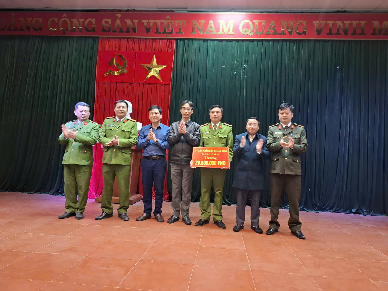 Anh-tin-bai