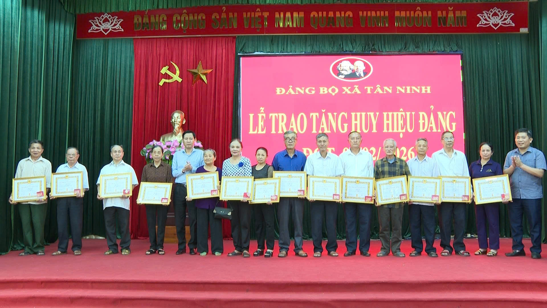 Anh-tin-bai