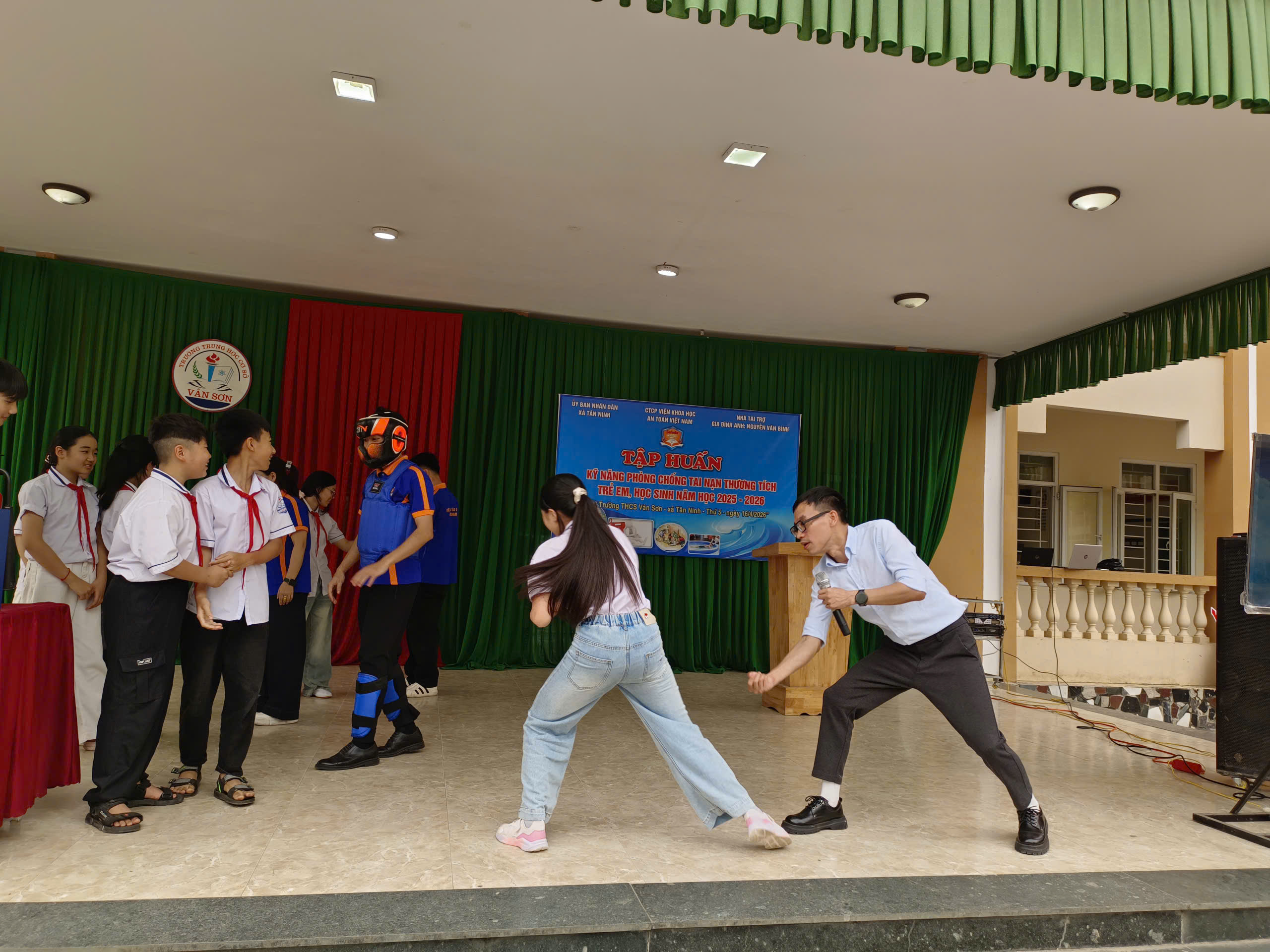 Anh-tin-bai