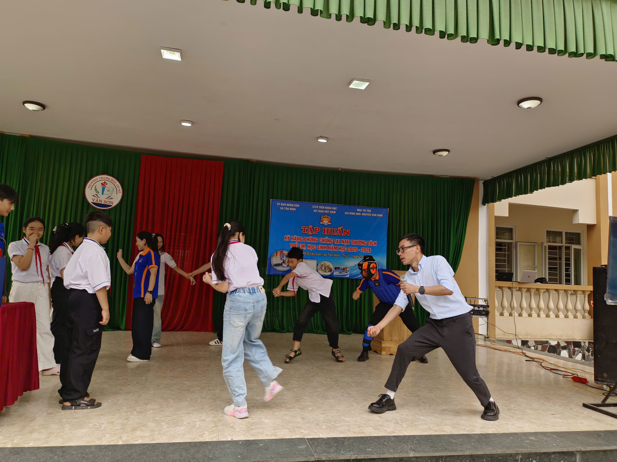Anh-tin-bai