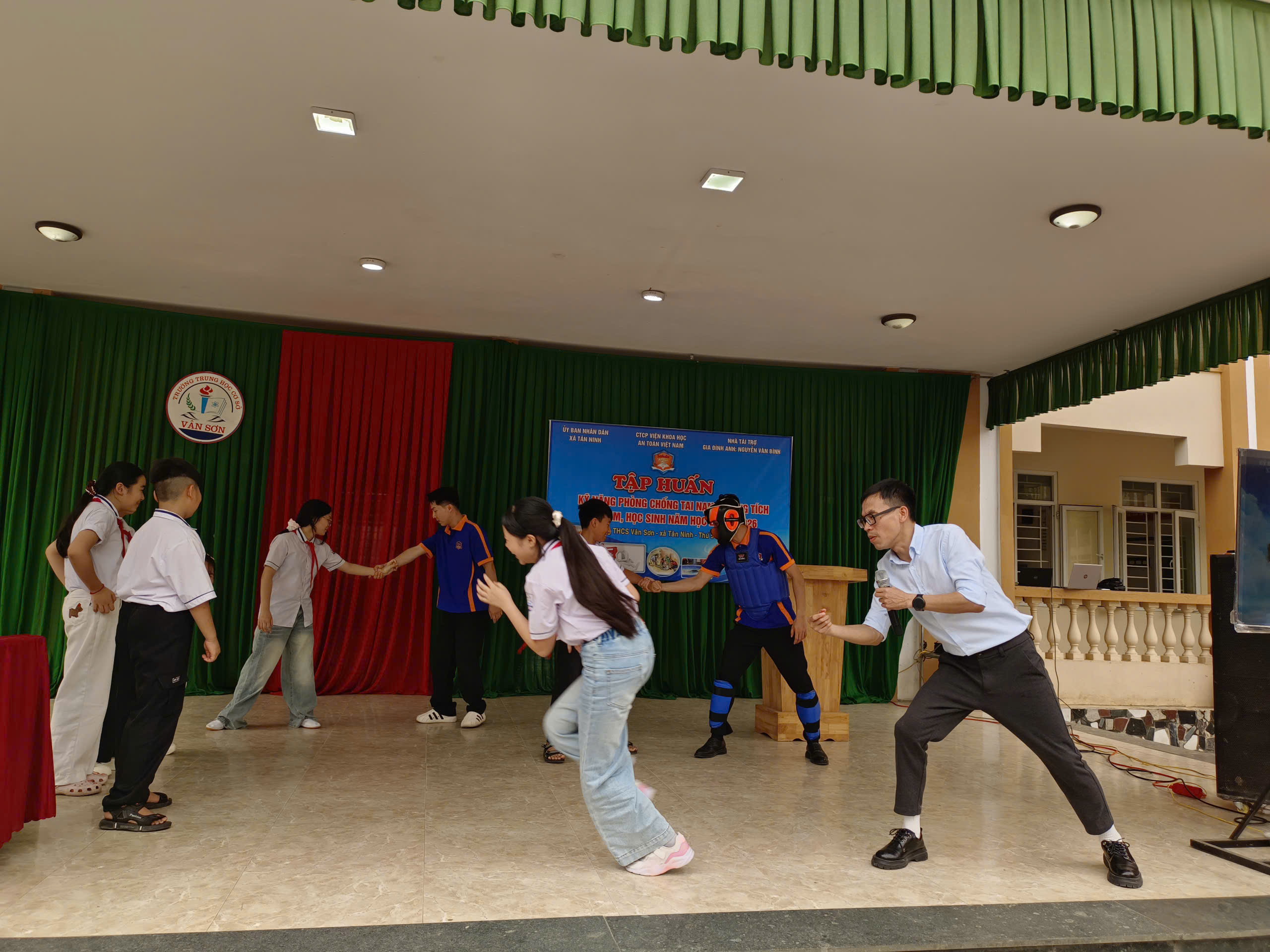 Anh-tin-bai