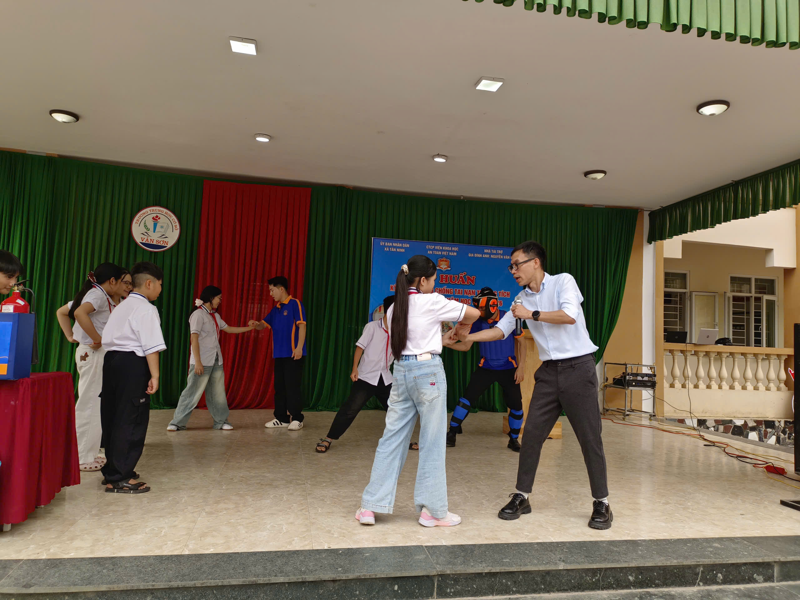 Anh-tin-bai
