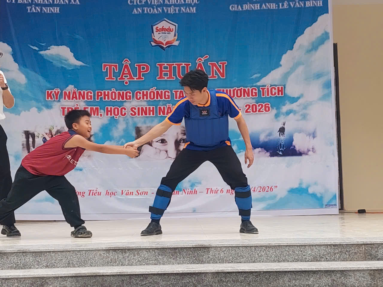 Anh-tin-bai