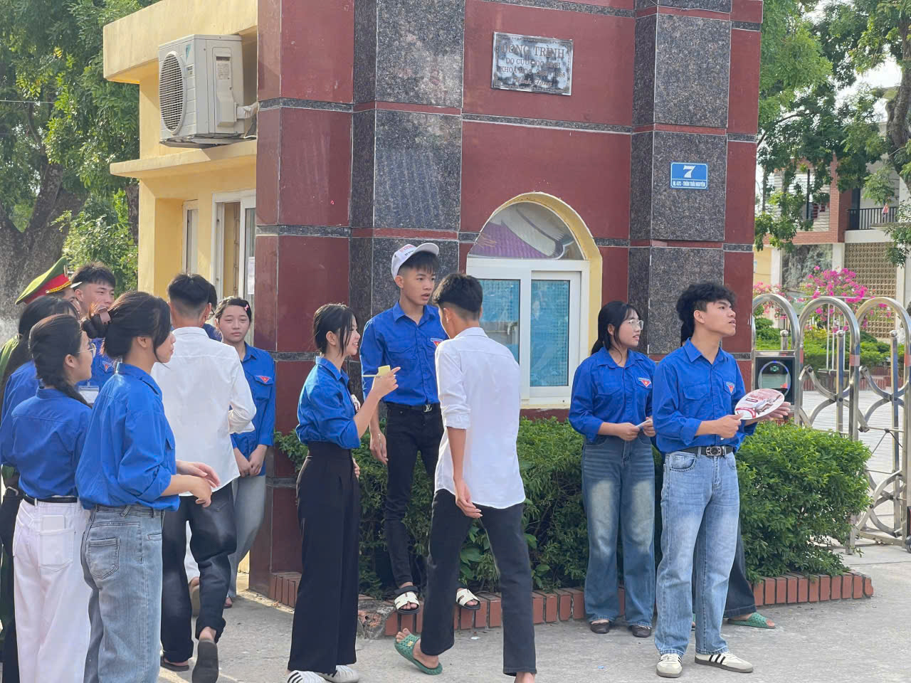 Anh-tin-bai